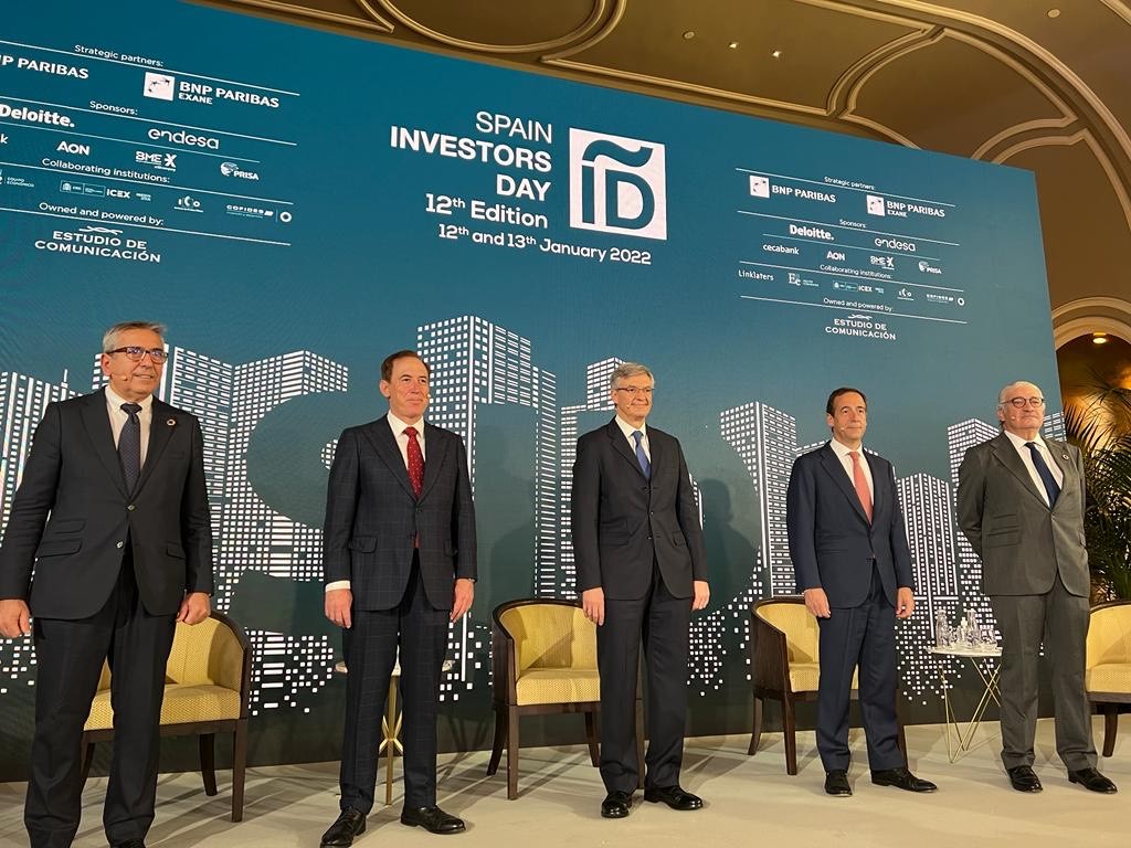 Gonzalo Gortázar, junt a altres participants en l’Spain Investors Day