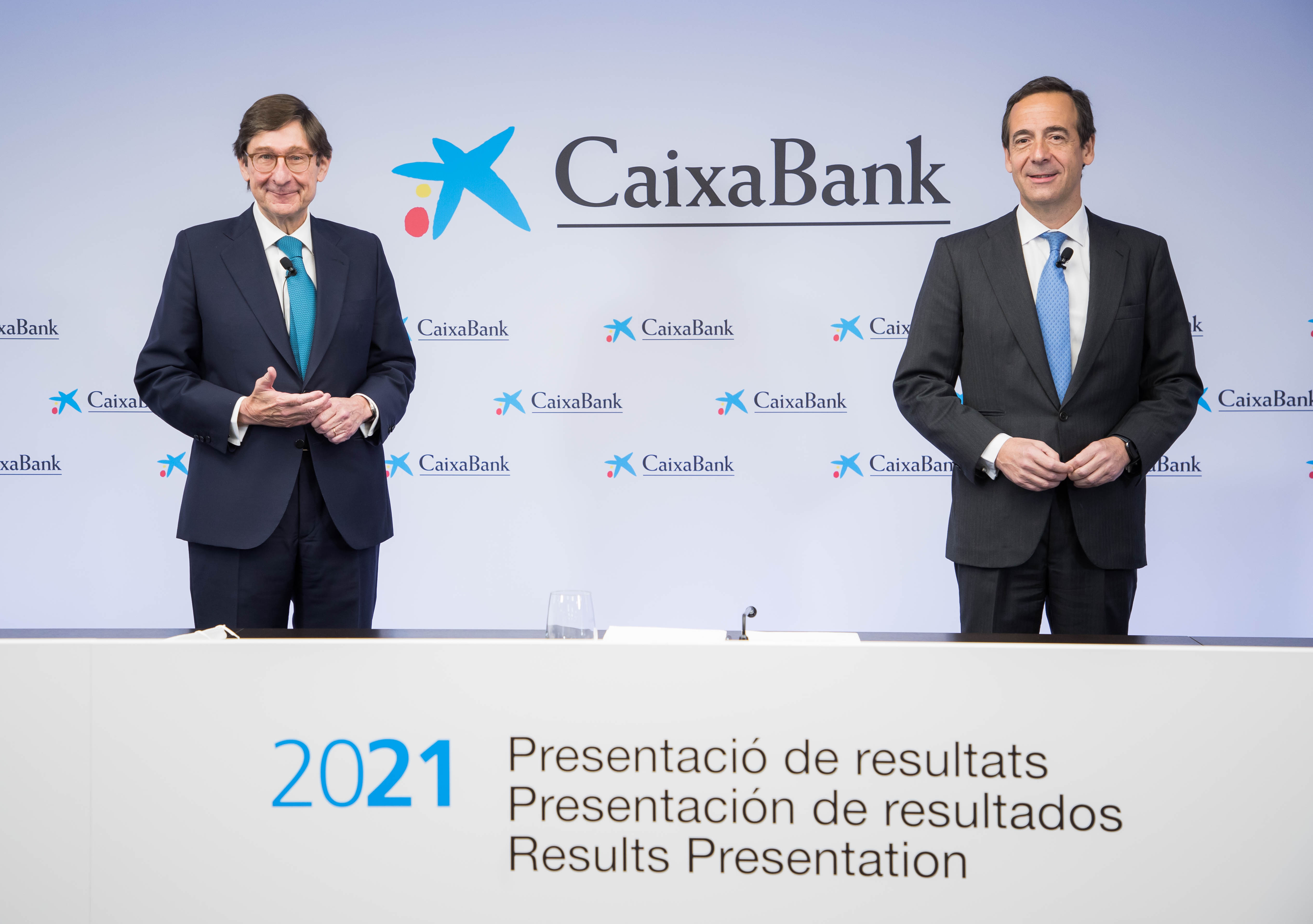 El presidente de CaixaBank, José Ignacio Goirigolzarri, y el consejero delegado, Gonzalo Gortázar, en la presentación de resultados