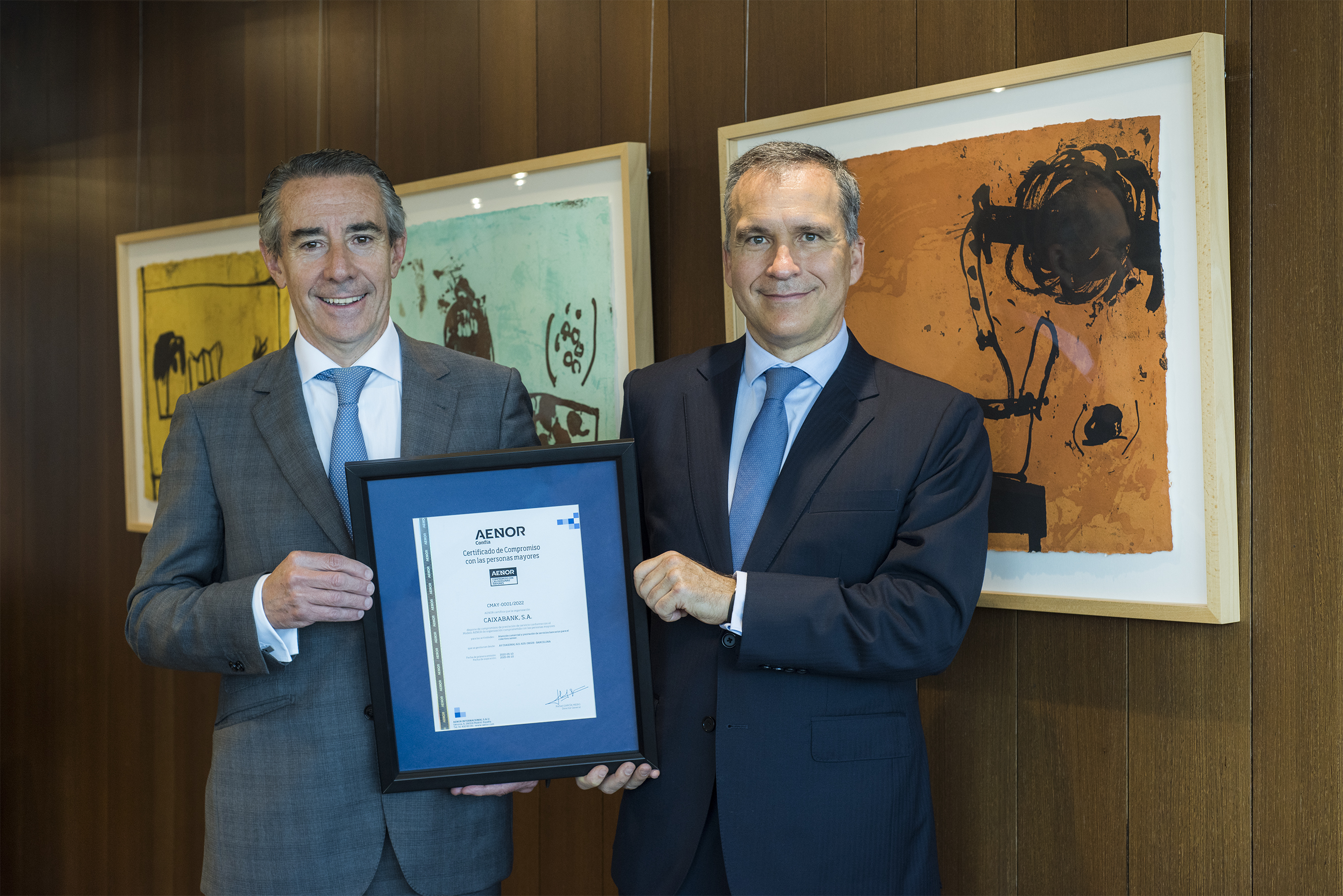 De izquierda a derecha: Juan Alcaraz, director general de CaixaBank; y Rafael García Meiro, CEO de AENOR