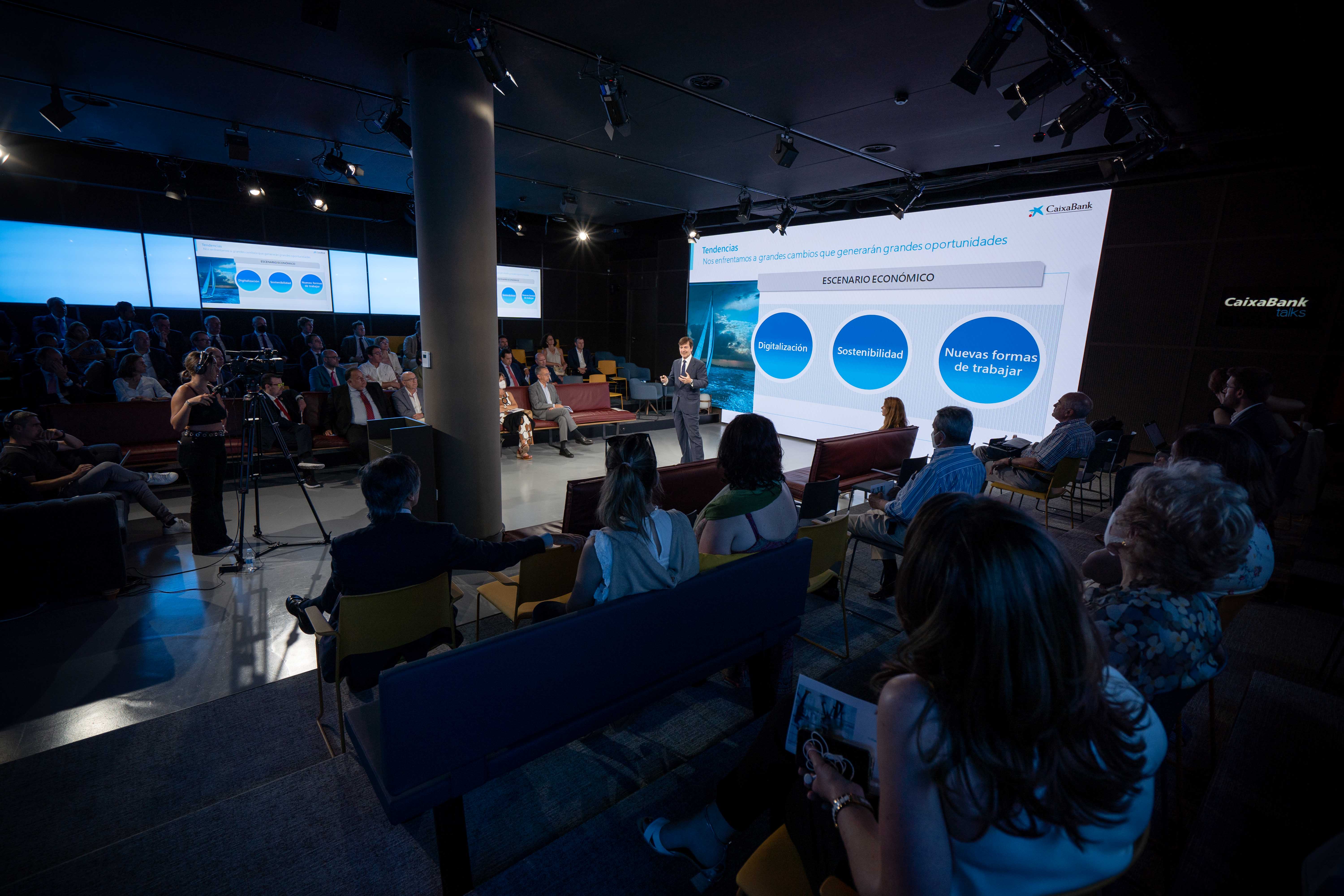 CaixaBank ha celebrado un encuentro corporativo en la Oficina All in One de Madrid