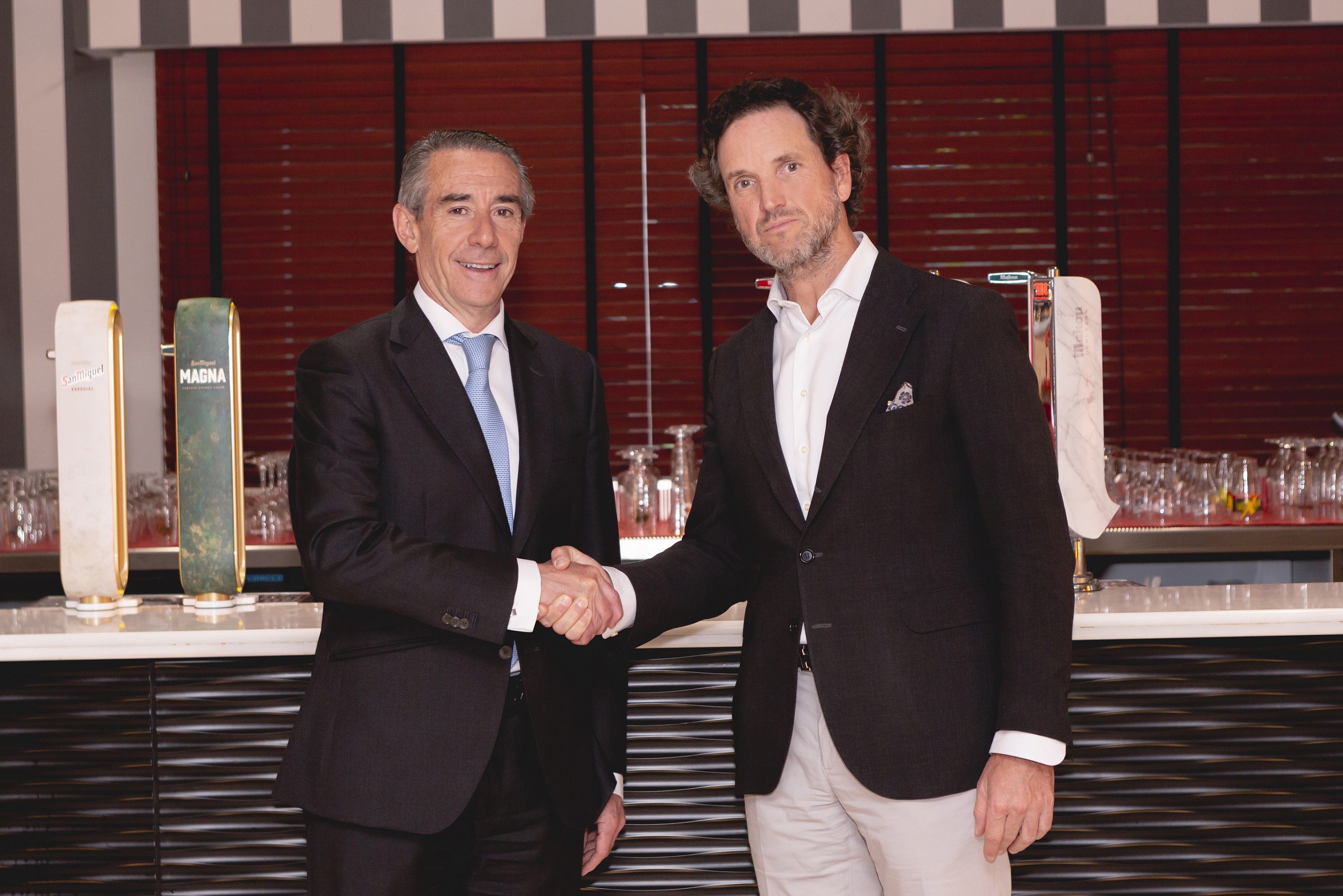 Juan Antonio Alcaraz, director general de Negocio de CaixaBank, y Eduardo Petrossi, Consejero Delegado de Mahou San Miguel