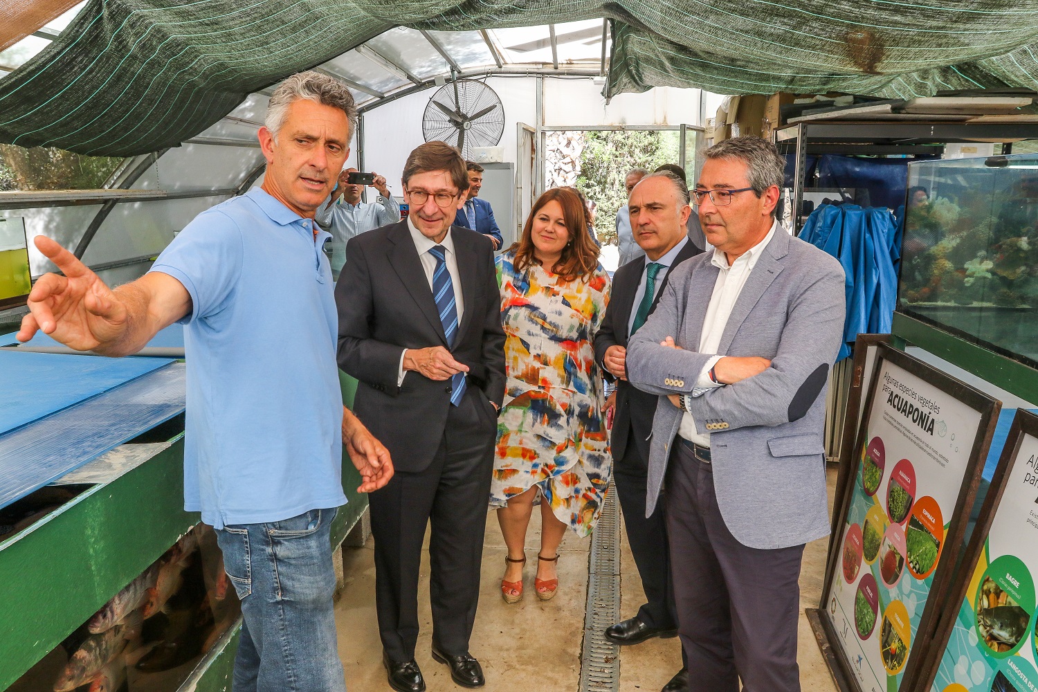 El presidente de CaixaBank, José Ignacio Goirigolzarri, y el director territorial de CaixaBank en Andalucía Oriental, Juan Ignacio Zafra, durante la visita a las instalaciones de La Noria.