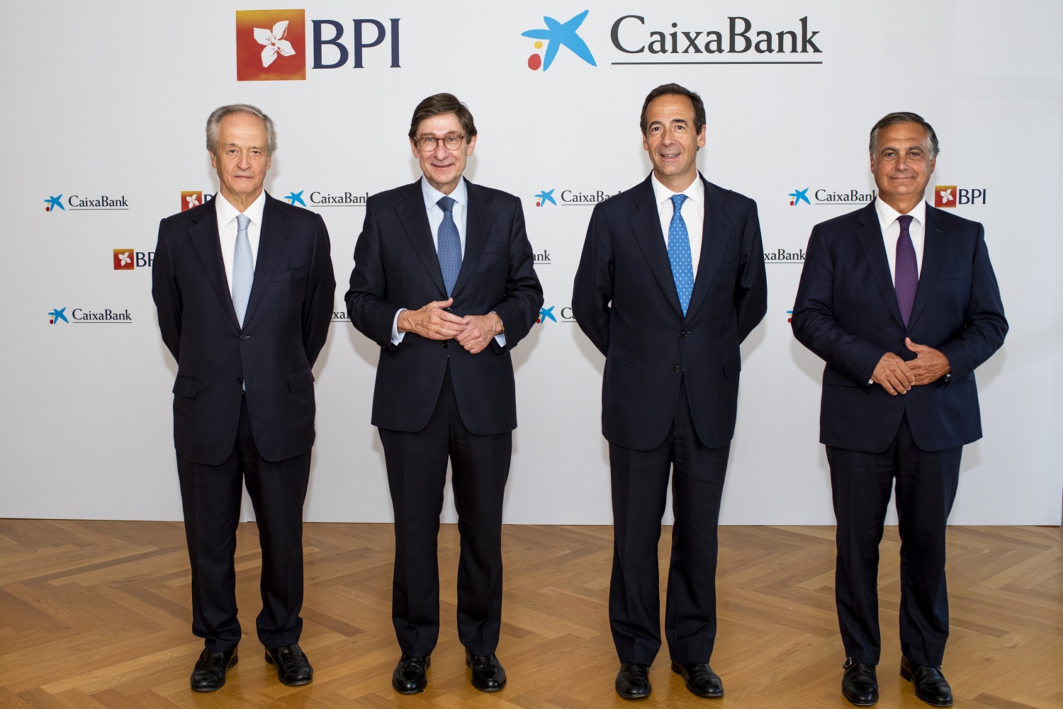 Fernando Ulrich, president de BPI, José Ignacio Goirigolzarri, president de CaixaBank, Gonzalo Gortázar, conseller delegat de CaixaBank, i João Pedro Oliveira e Costa, conseller delegat de BPI.