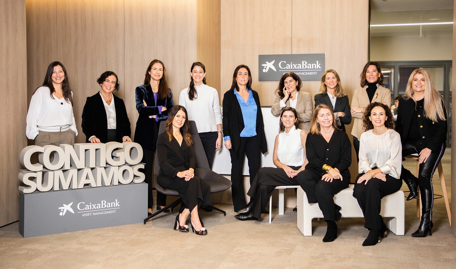 Una representación de mujeres de todas las áreas de CaixaBank AM.