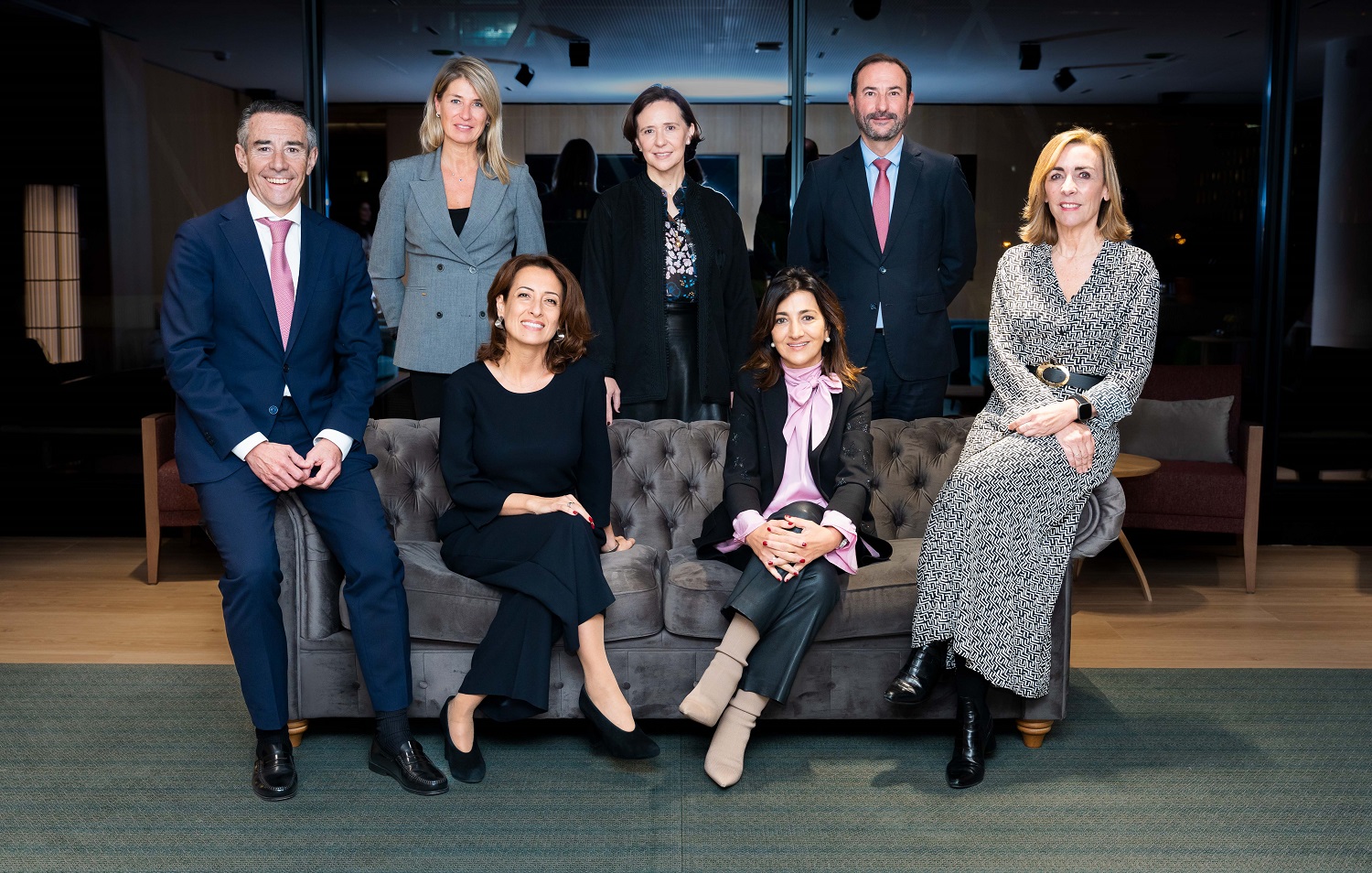 De izquierda a derecha, sentados: Juan Alcaraz, Therese Jamaa, Carmina Ganyet y Koro Castellano. De pie: Anna Quirós, Teresa Sanjurjo y David López.