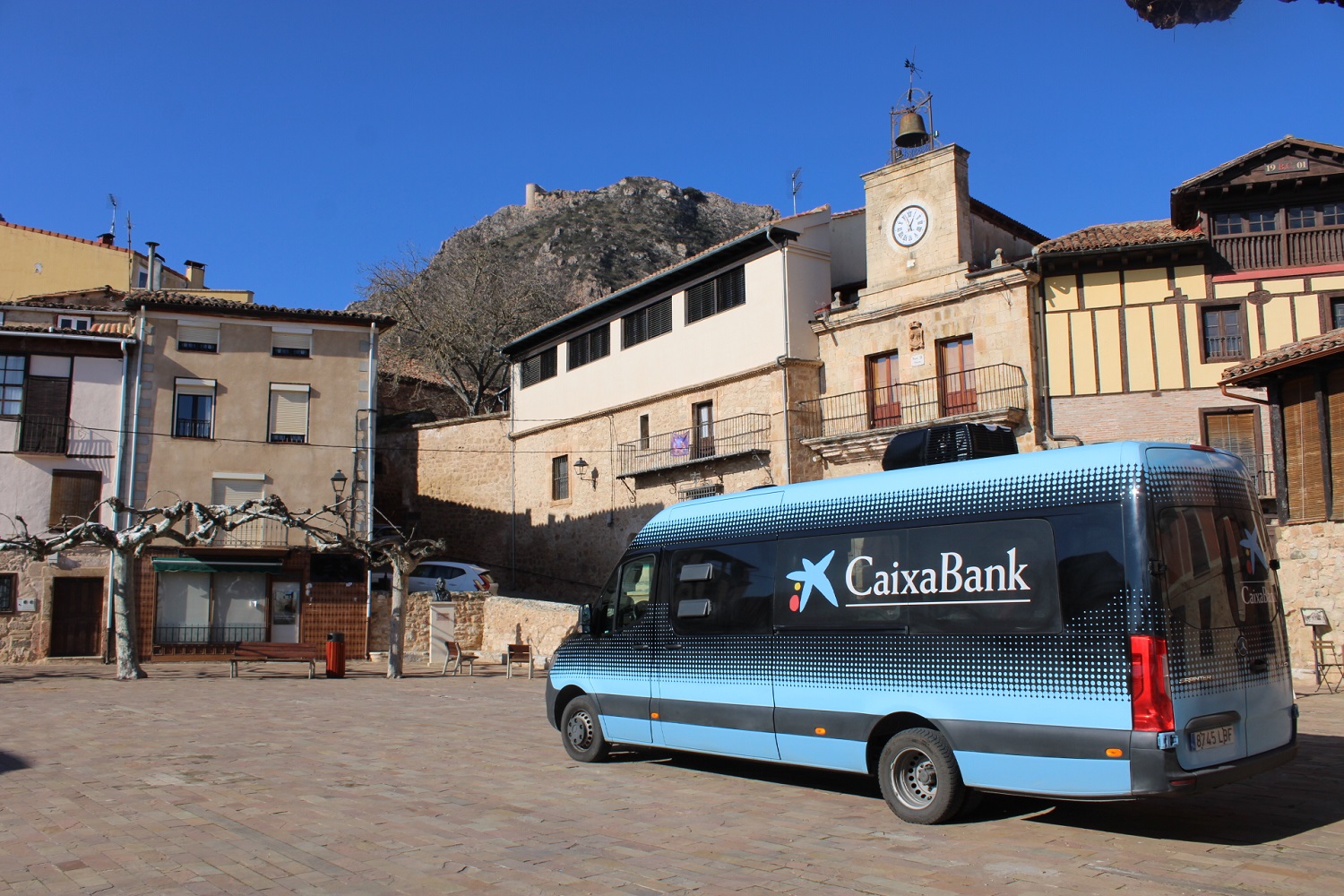 Oficina móvil de CaixaBank en Poza de la Sal, Burgos.