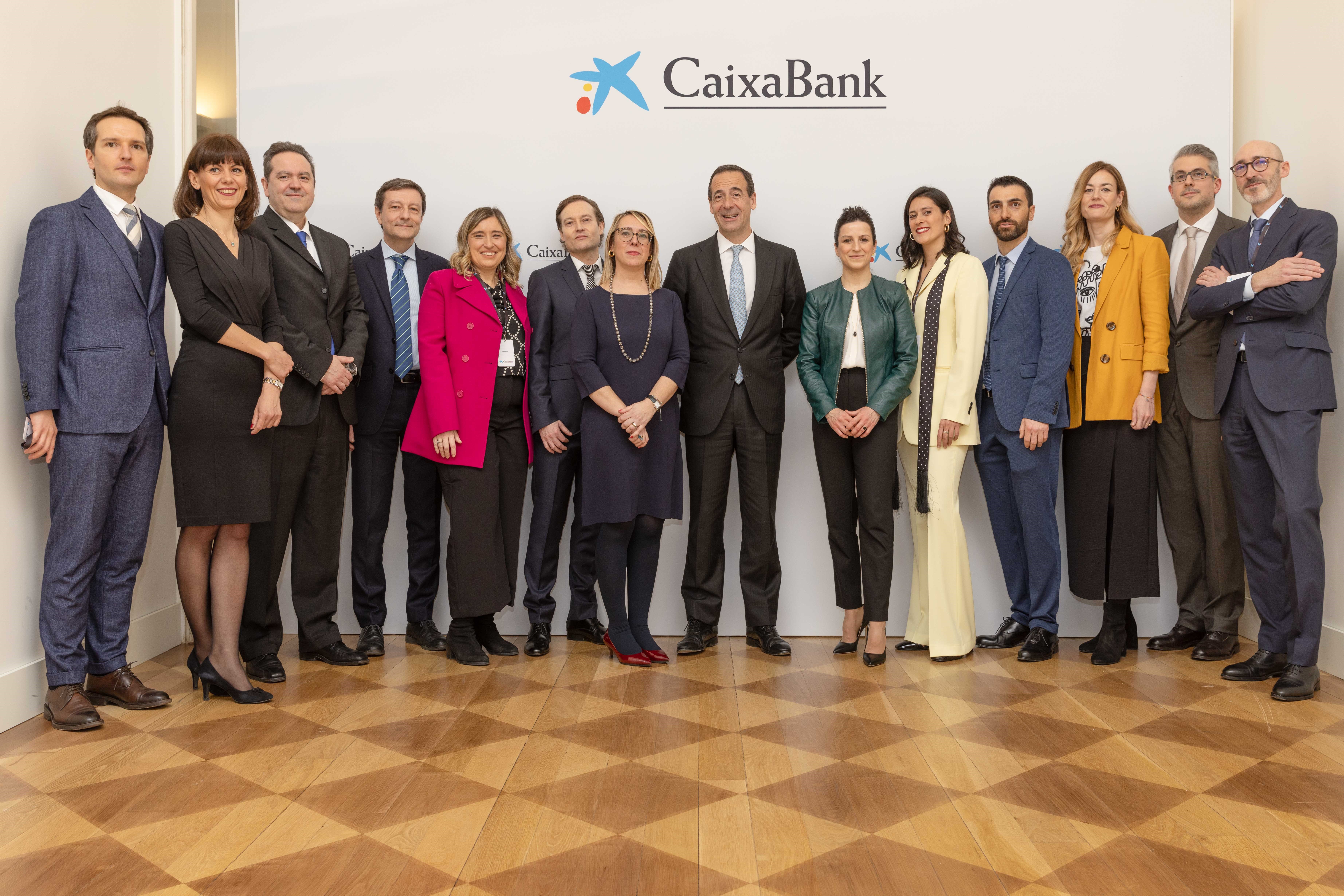 Gonzalo Gortazar, CaixaBank CEO,  with the Milan Operational Branch team.
