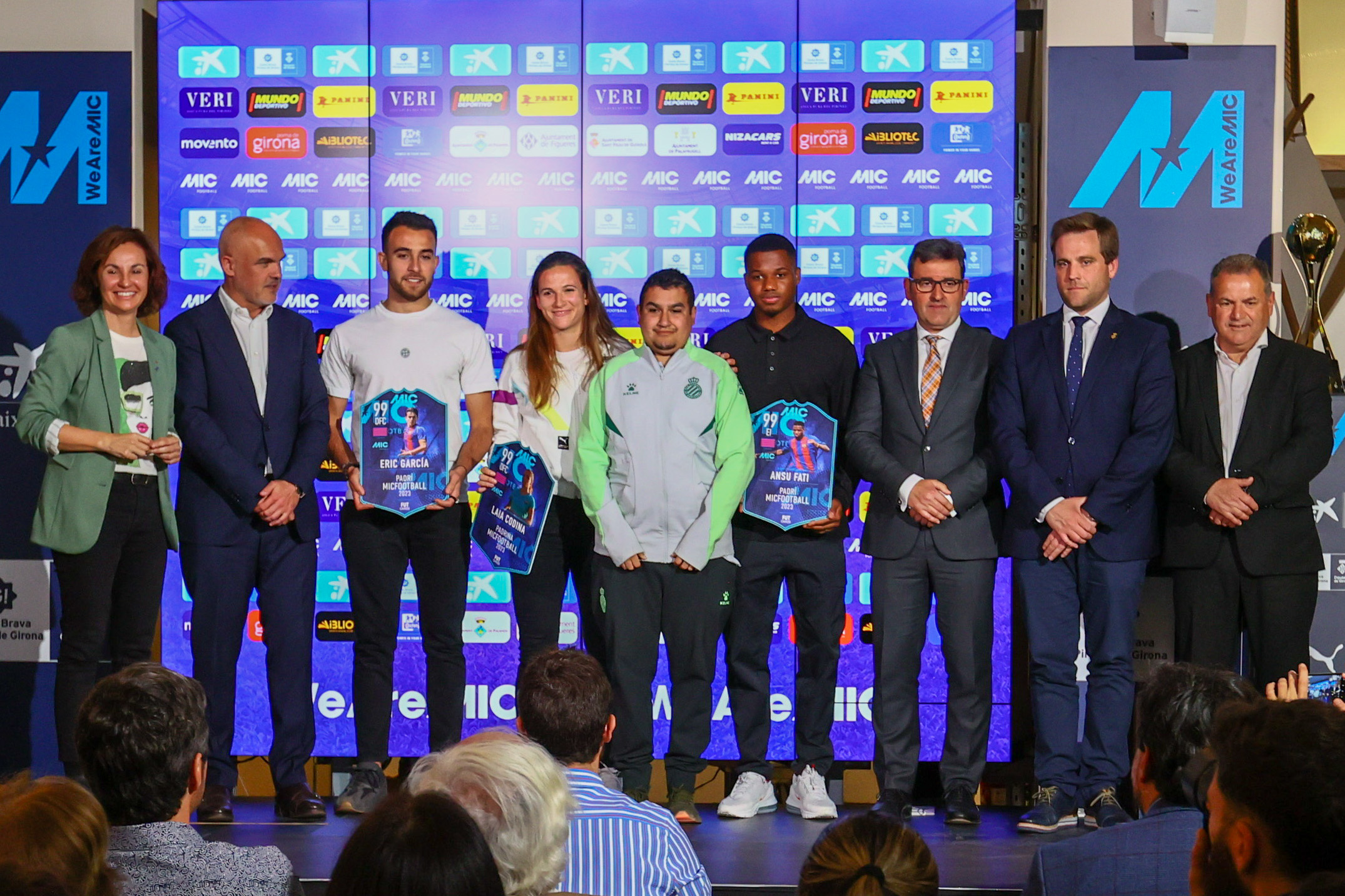 Foto oficial presentación MIC con los padrinos de esta edición: Laia Codina, Eric García y Ansu Fati.