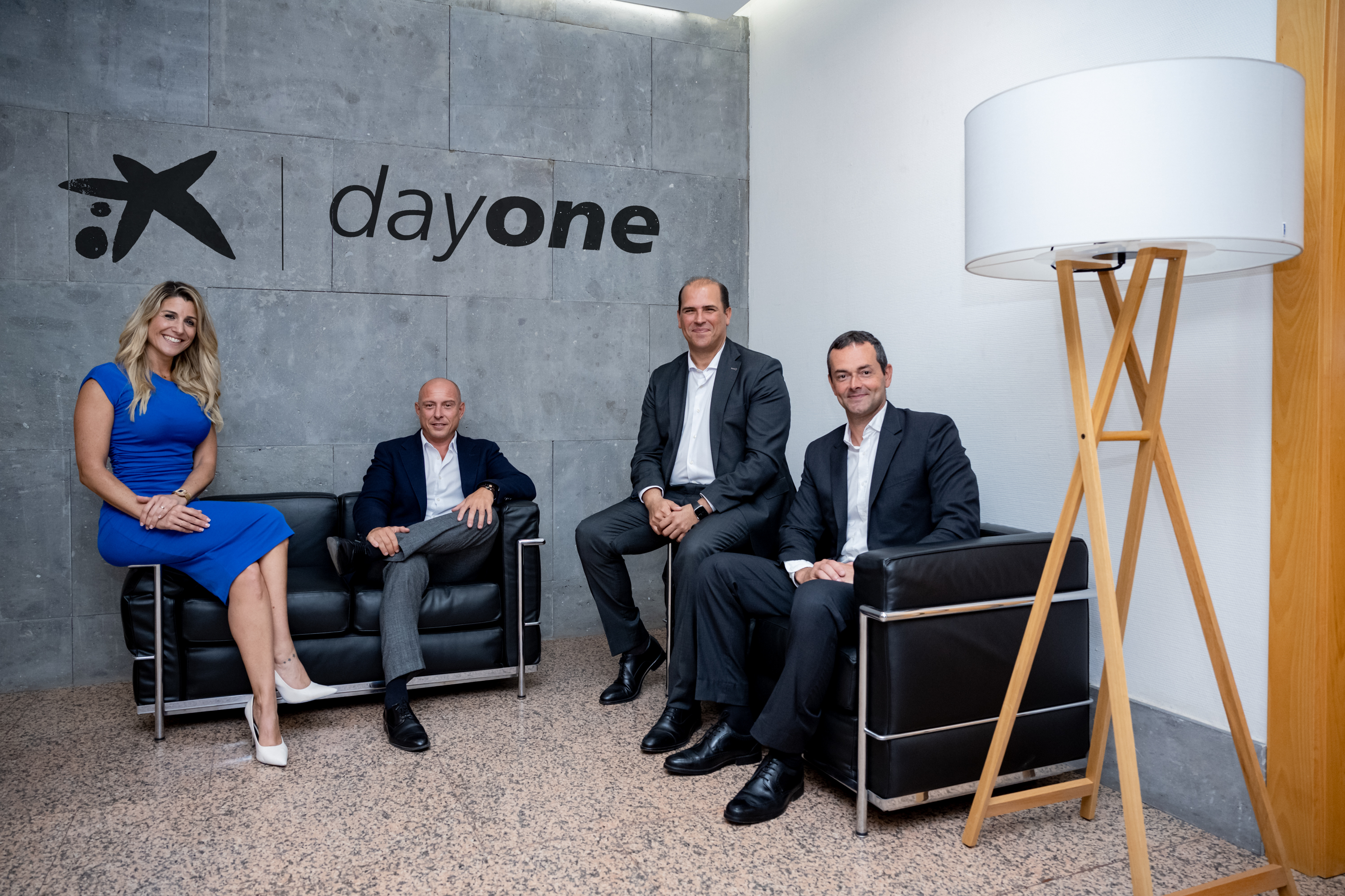  D'esquerra a dreta: Gema Báez, gestora de DayOne; Andrés Guerra, director comercial de Banca d'Empreses de CaixaBank a Canàries; Manuel Afonso, director territorial de CaixaBank a Canàries; i José Antonio Travieso, director de Centre d'Empreses i DayOne a les Illes.