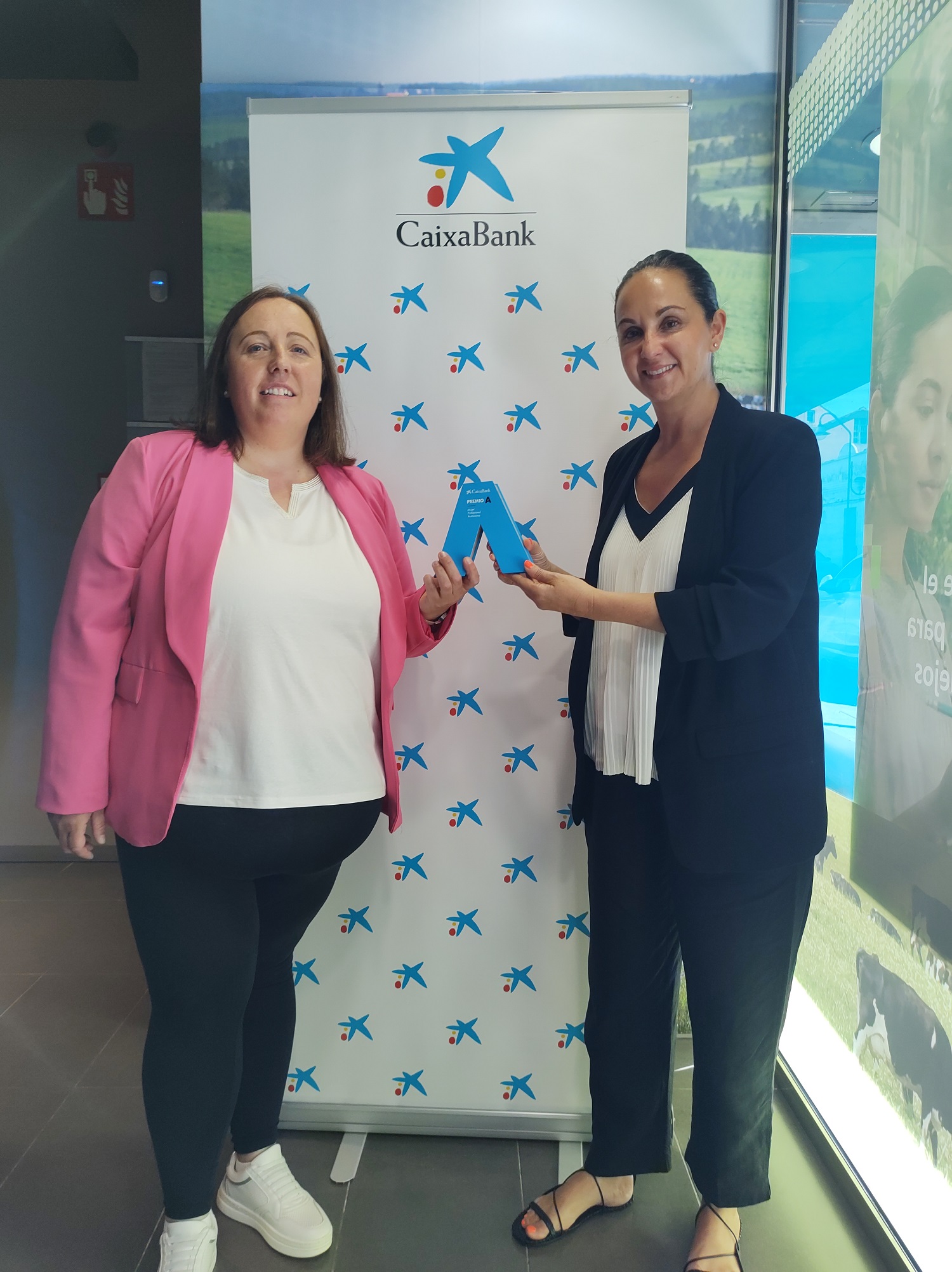La coruñesa Sonia Sánchez gana el ‘Premio A Mujer Profesional Autónoma’ de CaixaBank en Galicia.