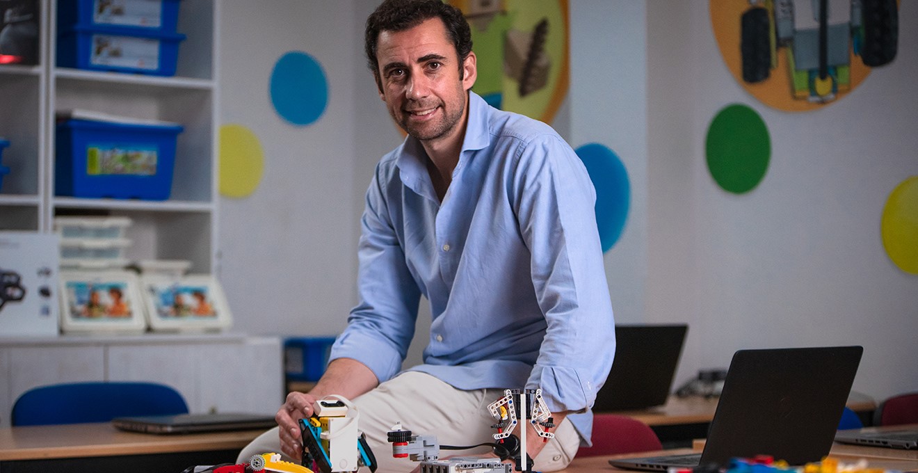 Borja Templado, founder of Robots in Action, a project financed with a Skills&Education loan from MicroBank.