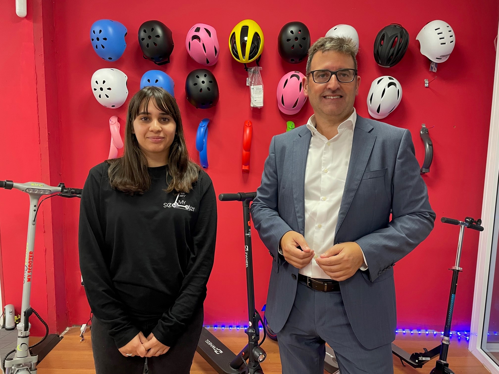 Emprenedora de My Scooter y el director territorial de CaixaBank a Catalunya