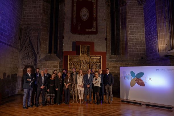 El magnífico refectorio de la Catedral de Pamplona acogió el evento En Esencia