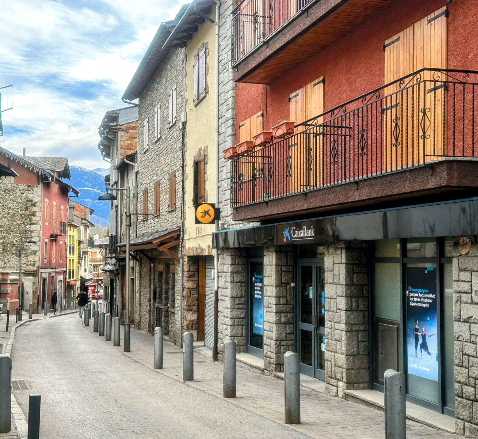 Oficina de CaixaBank a la localitat de Llívia (Girona)