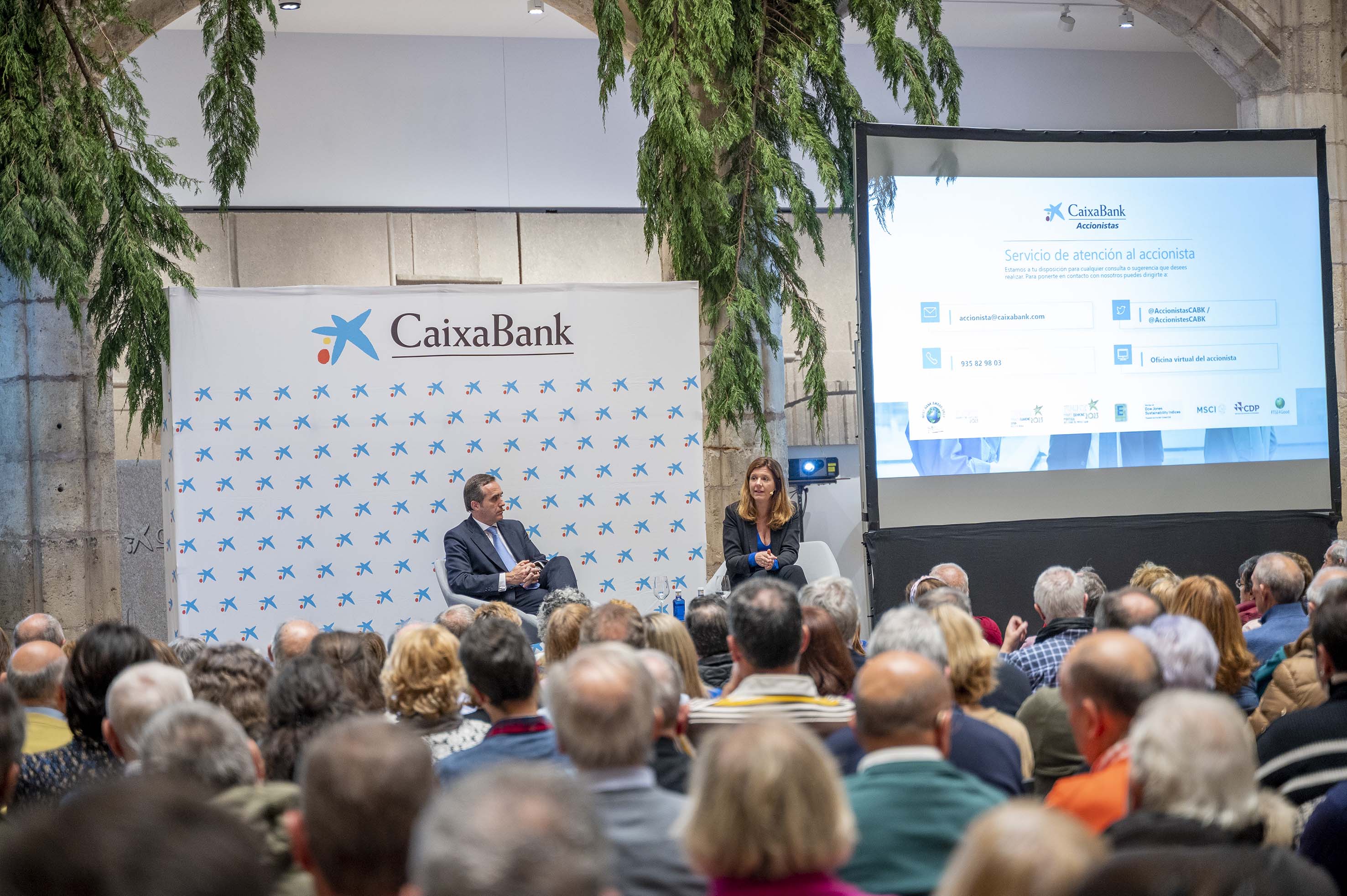 Eduardo Toral, director comercial de Banca Privada en Castilla y León y Meritxell Soler, directora de Relación con Accionistas