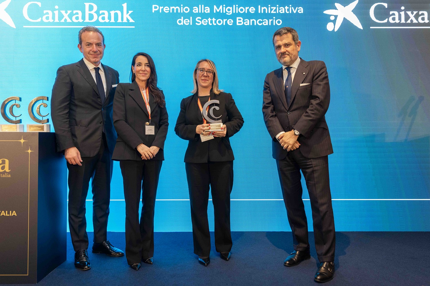 (De izquierda a derecha) Gianluca Landolina, presidente de la Cámara de Comercio España-Italia; Licia Ronzulli, vicepresidenta del Senato; Claudina Farré, country manager de CaixaBank en Italia; y Miguel Fernández-Palacios, embajador de España en Italia