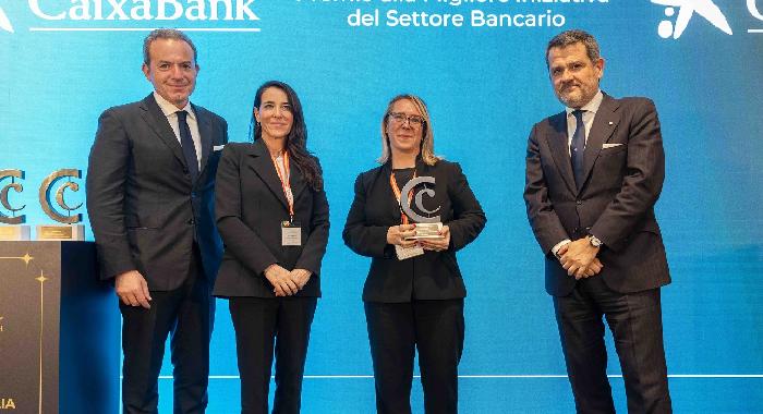 La nuova filiale CaixaBank a Milano riconosciuta come “Migliore iniziativa bancaria in Italia 2023” dalla Camera di Commercio Italo-Spagna