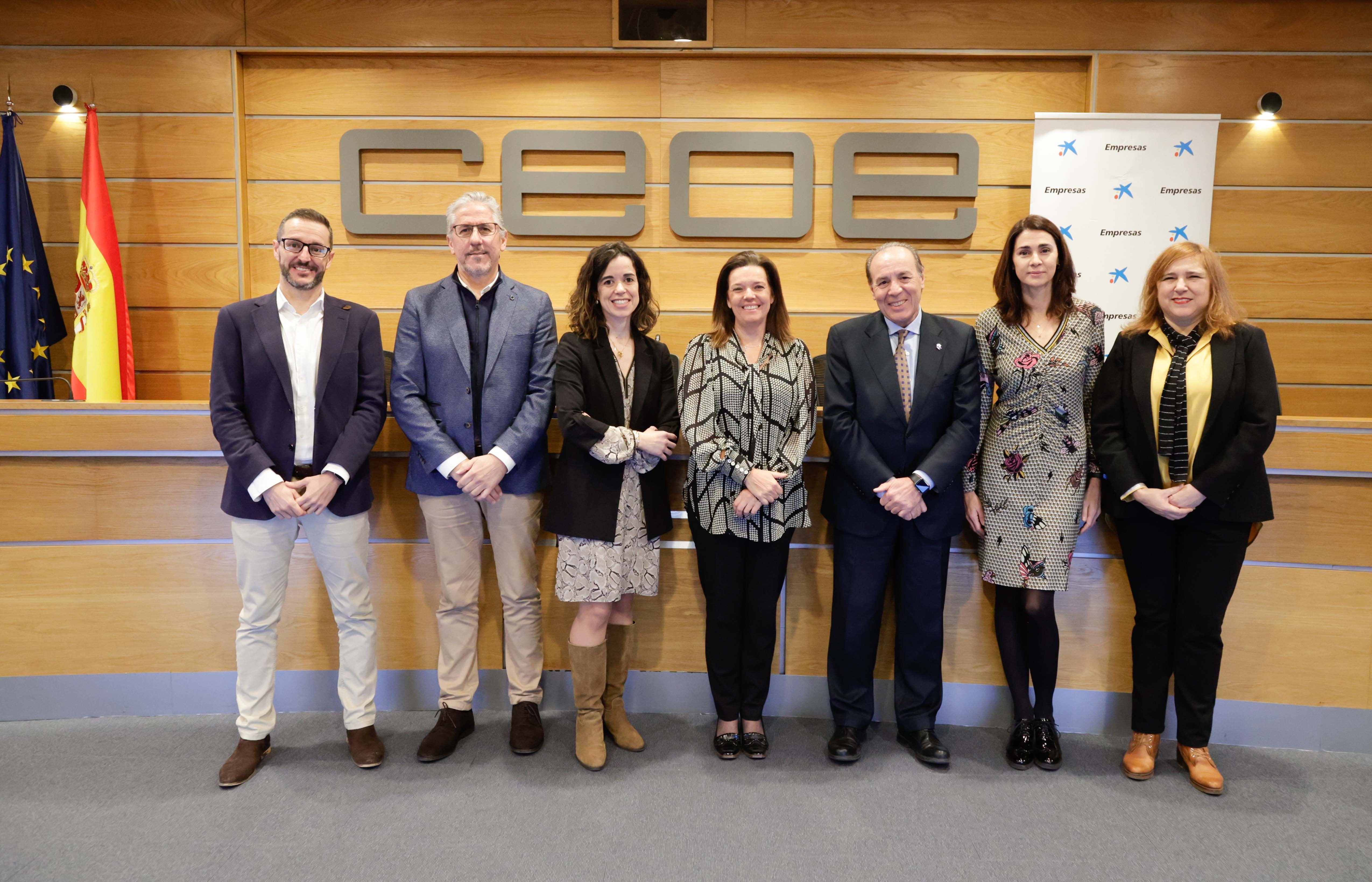 Representantes de CaixaBank y CEOE.