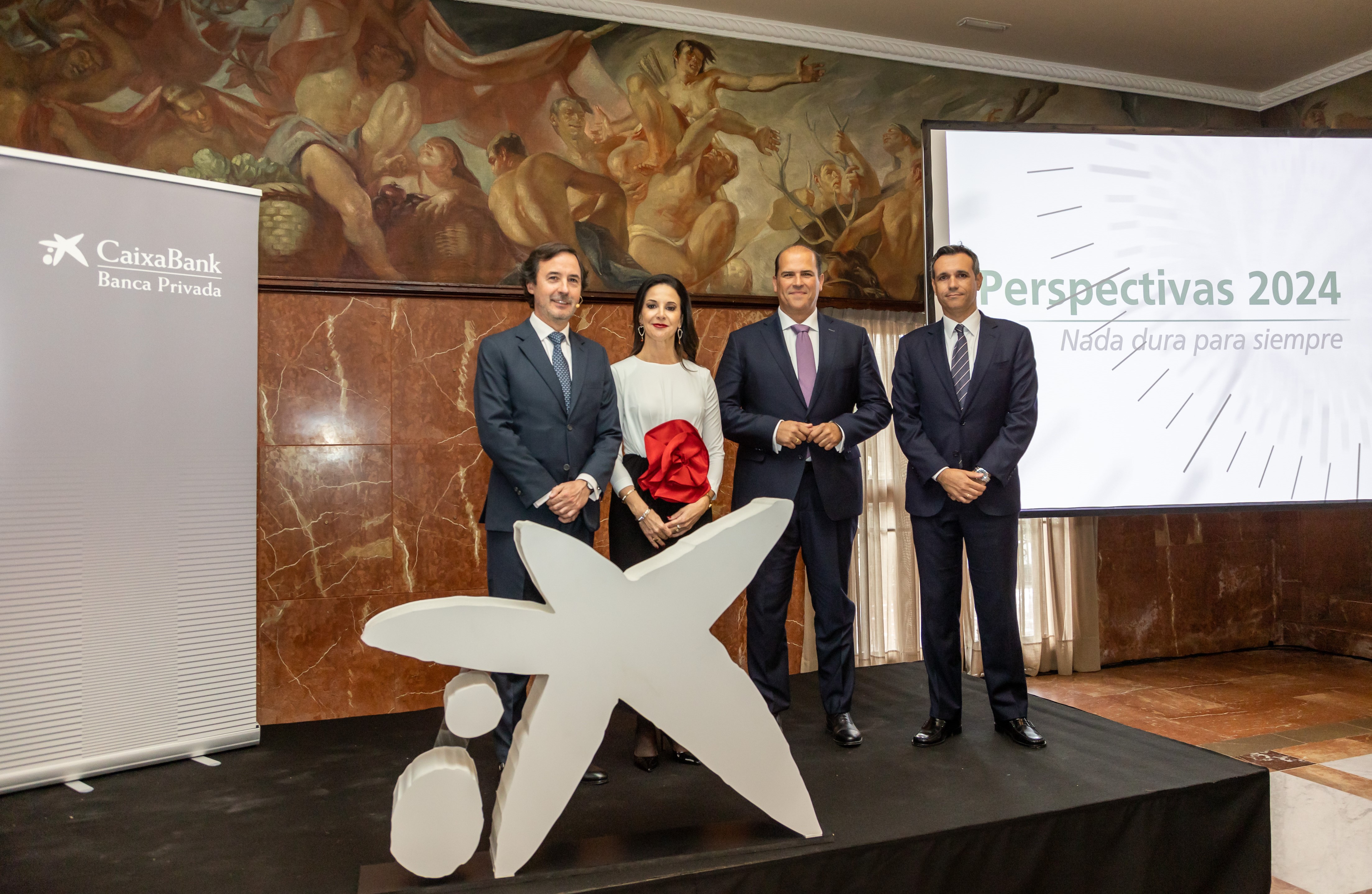 De izquierda a derecha: Jaime Garrido, gestor de CaixaBank Asset Management; Laura García, directora comercial de Banca Privada de CaixaBank en las Islas; Manuel Afonso, director territorial de la entidad; y Agustín Robles, director del Centro de Banca Privada en Las Palmas, durante la apertura de la jornada.