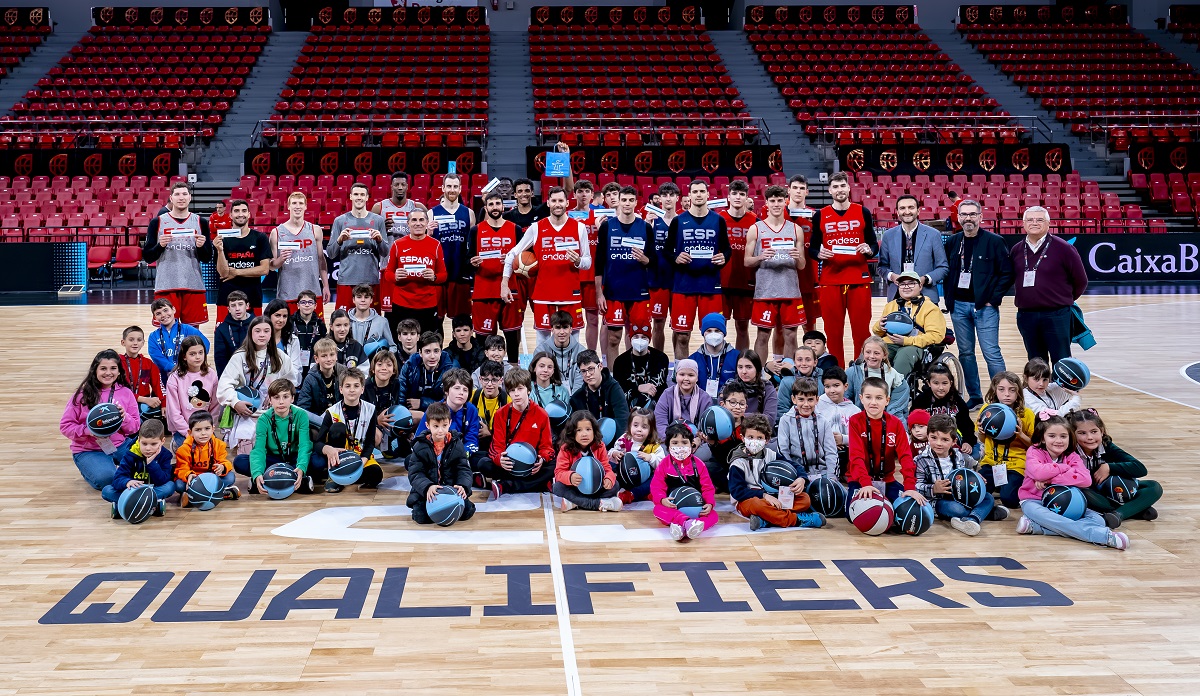 Foto familia FEB, ASPANOA y CAIXABANK