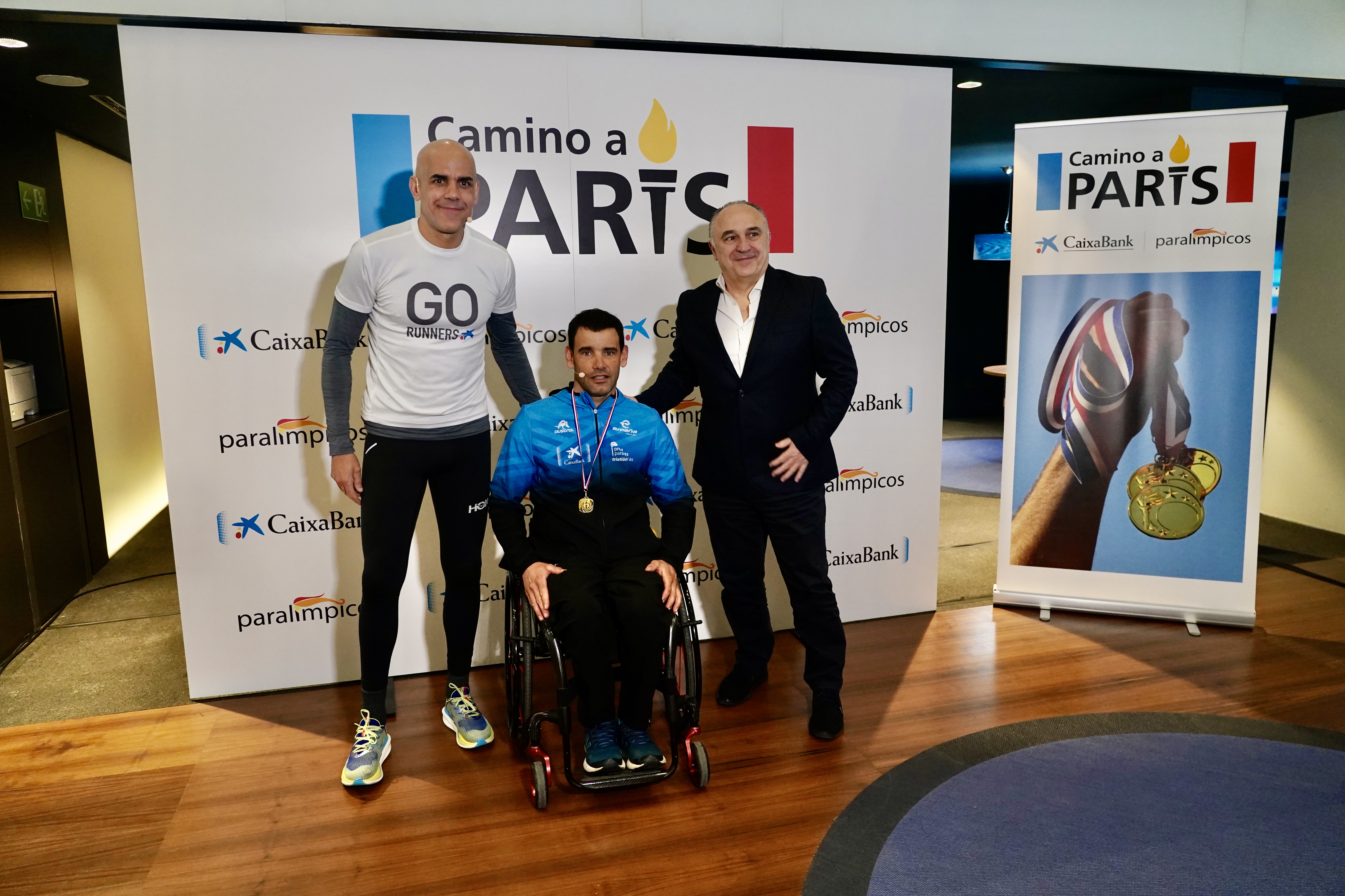 Reyes Estévez, Cristóbal Ramos y Juan Ignacio Zafra en el acto ‘Camino a París’ 