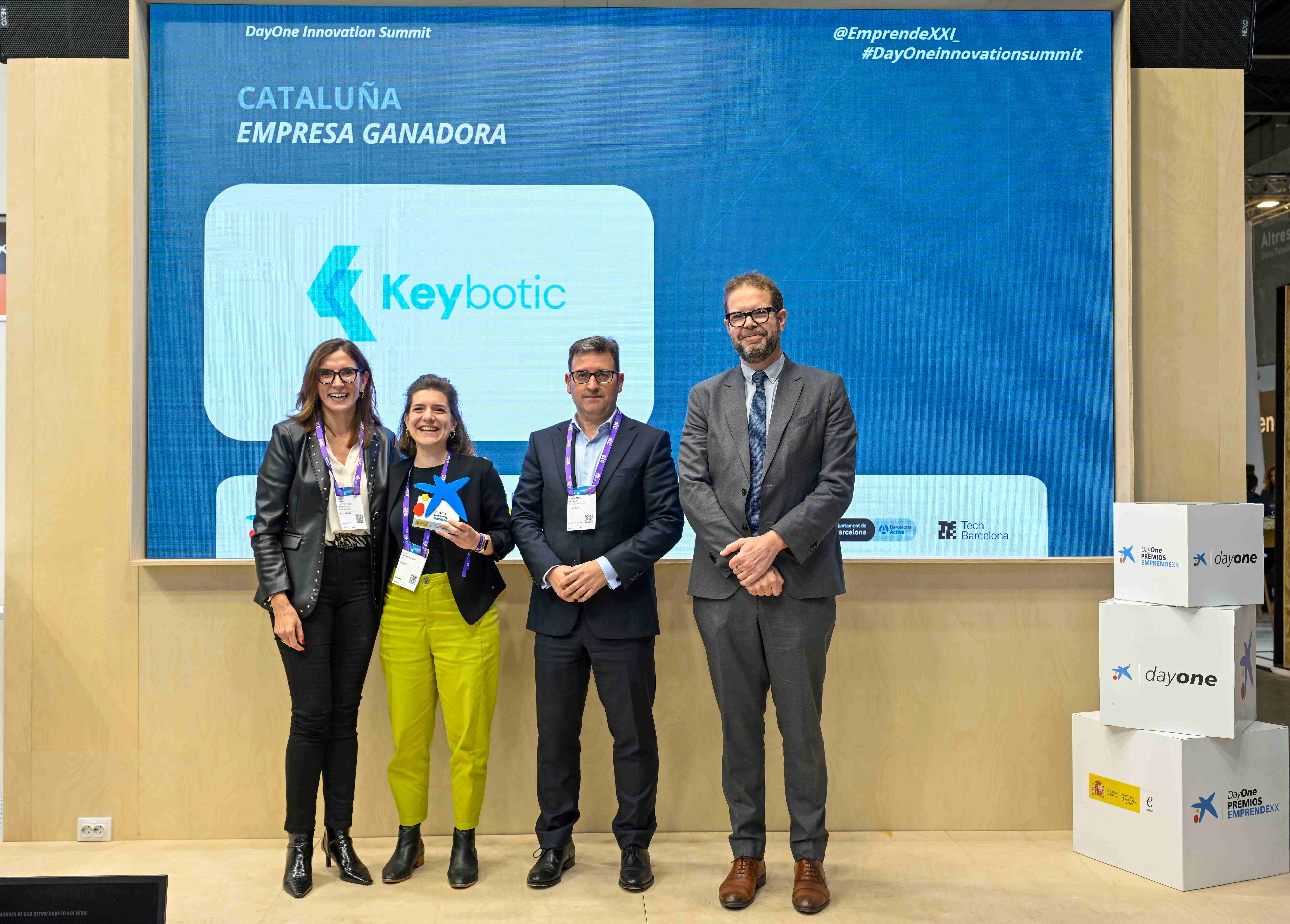 De izquierda a derecha: María Alsina, Directora Territorial de CaixaBank en Barcelona; Irene Gómez, CEO y cofundadora de Keybotic; Josep Mª González, Director Territorial de CaixaBank en Cataluña, y Jordi García, director general de Estrategia Industrial y de la Pequeña y Mediana Empresa del Ministerio de Industria y Turismo.