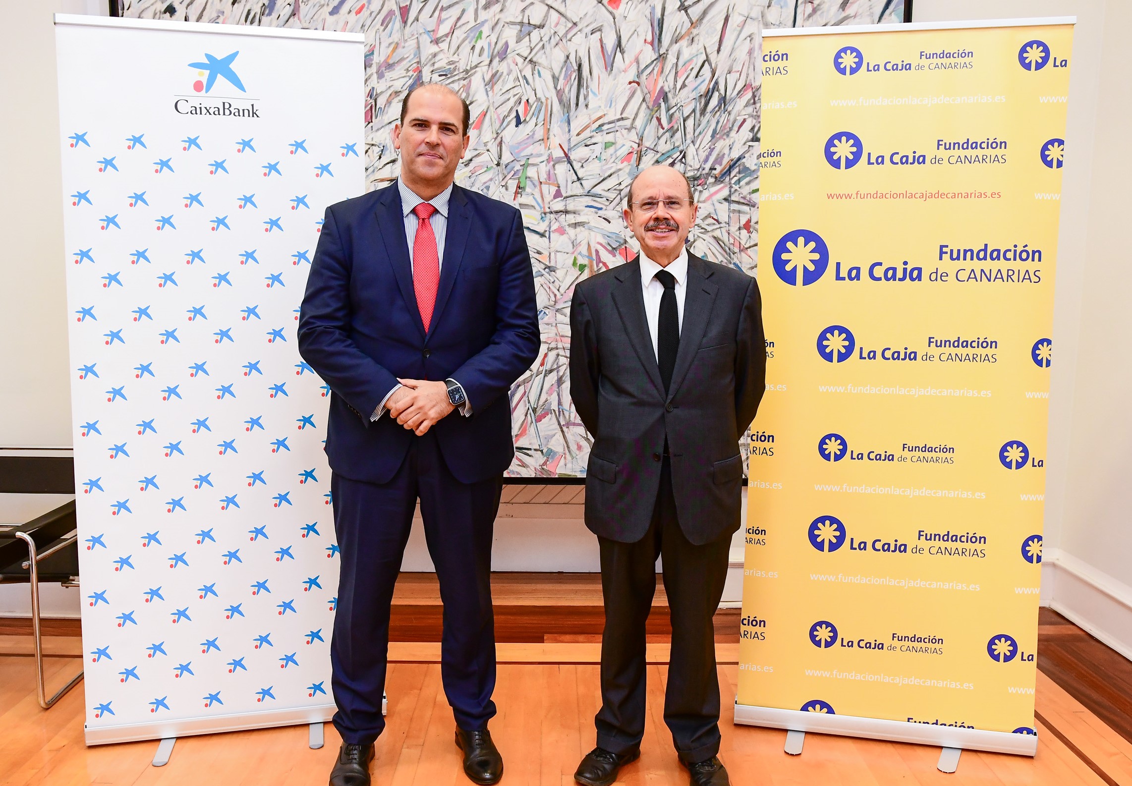 Manuel Afonso, director territorial de CaixaBank en Canarias, y Manuel Sánchez, presidente de Fundación La Caja de Canarias.