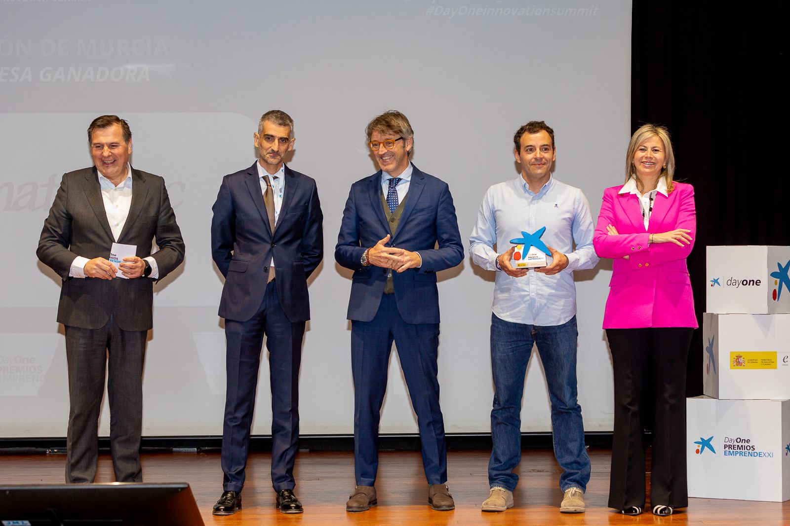 Ganador del EmprendeXXI Región de Murcia 2024 con autoridades