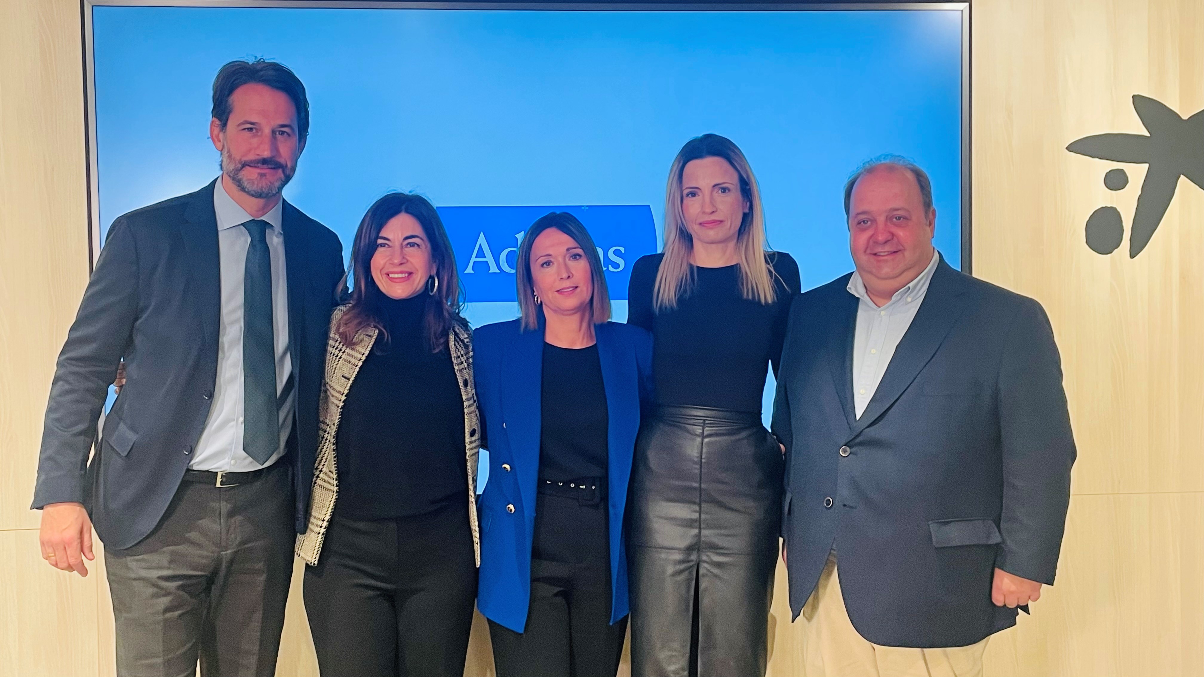 Carlos Sánchez Mitelbrum (CaixaBank), Marta González Novo (moderadora), Natalia Alonso (SegurCaixa Adeslas), Cristina Lezaun (CaixaBank) y Eloy Villanueva (Jamones Romero)