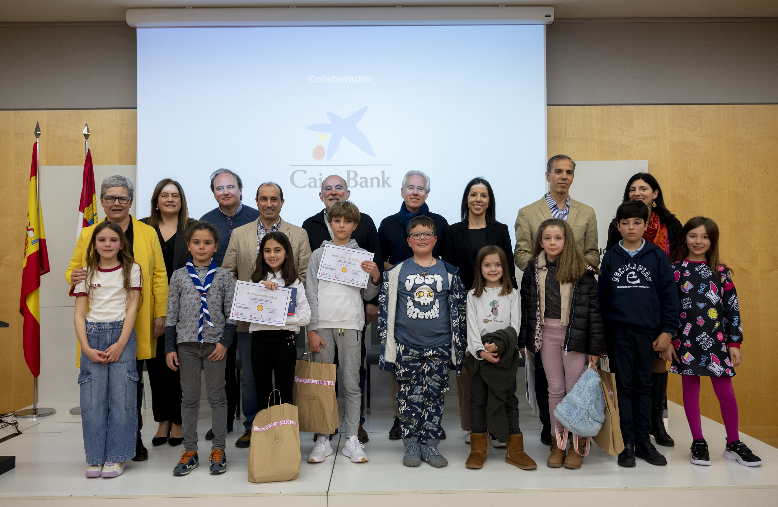 Los premiados y jurado de los ‘Pequeños gigantes de la lectura’ en la final autonómica de Castilla y León celebrada en Burgos.