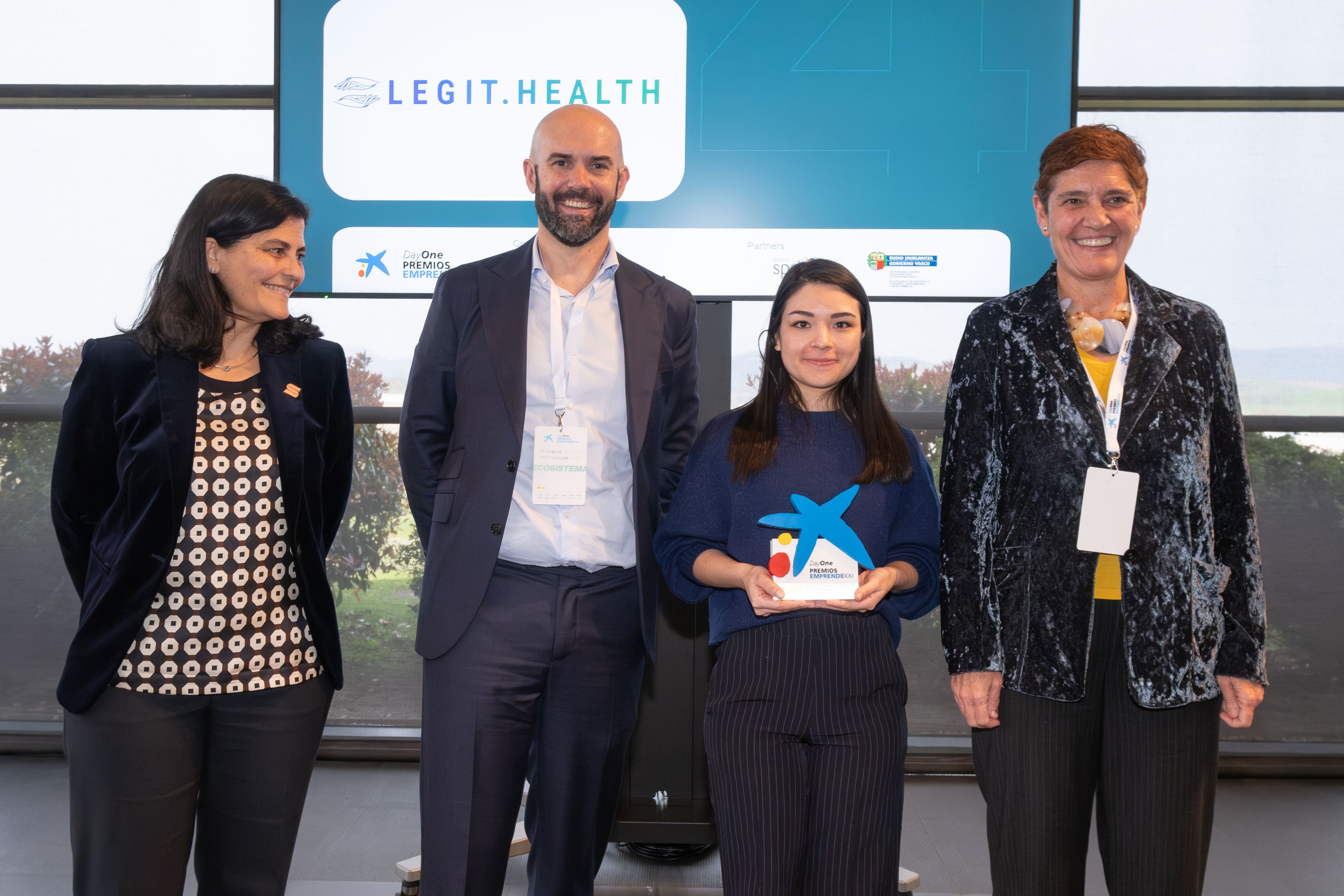 (De izda. a dcha.): Leyre Madariaga, directora de Transformación Digital y Emprendimiento del Gobierno Vasco; Lander Rubio, director Comercial de Empresas de CaixaBank en la DT Norte; Andy Aguilar, ceo de Legit.HealthM; e Inma Moretón, directora de Comunicación de Spain Up Nation, Enisa.