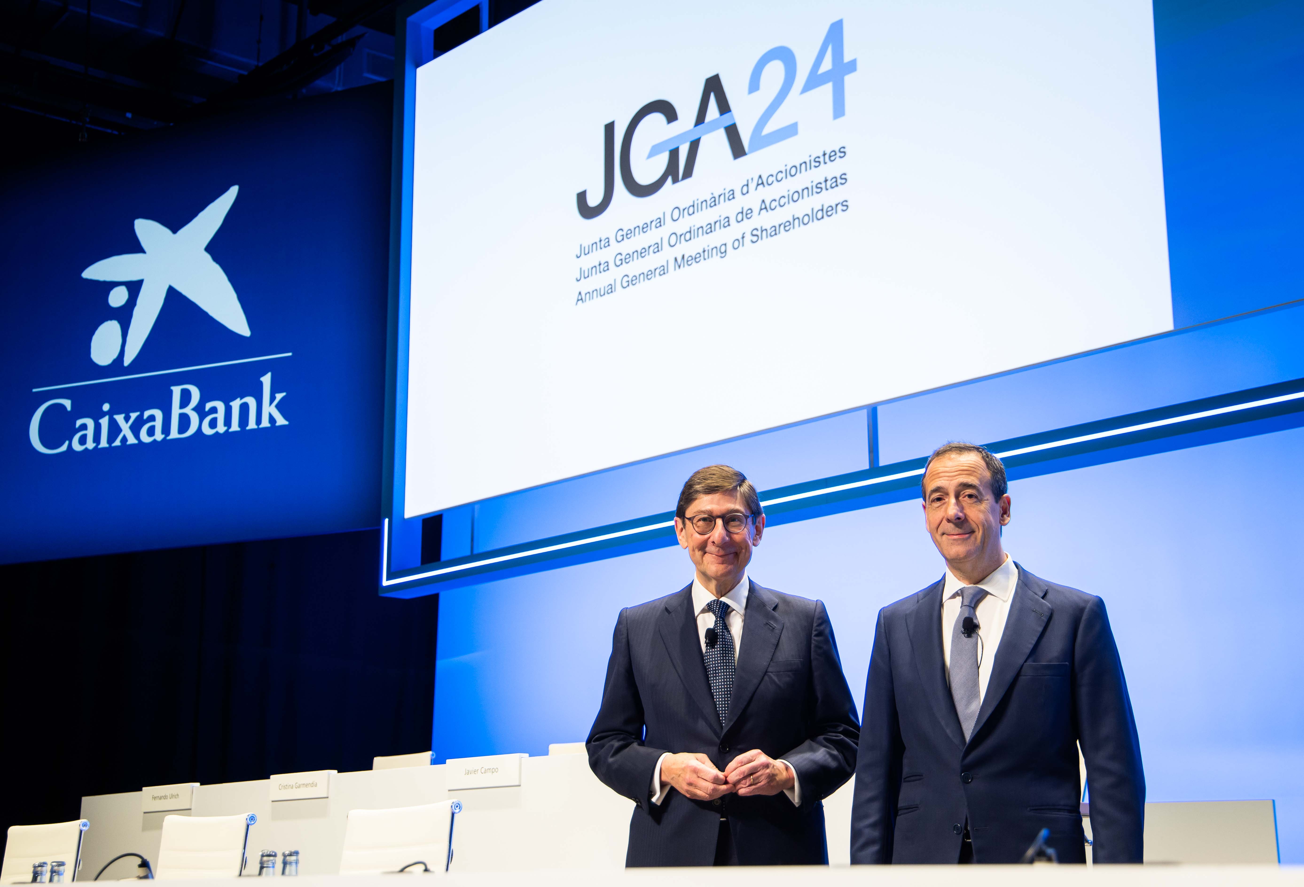The chairman of CaixaBank, José Ignacio Goirigolzarri, and the CEO, Gonzalo Gortázar, at the Ordinary General Shareholders' Meeting.