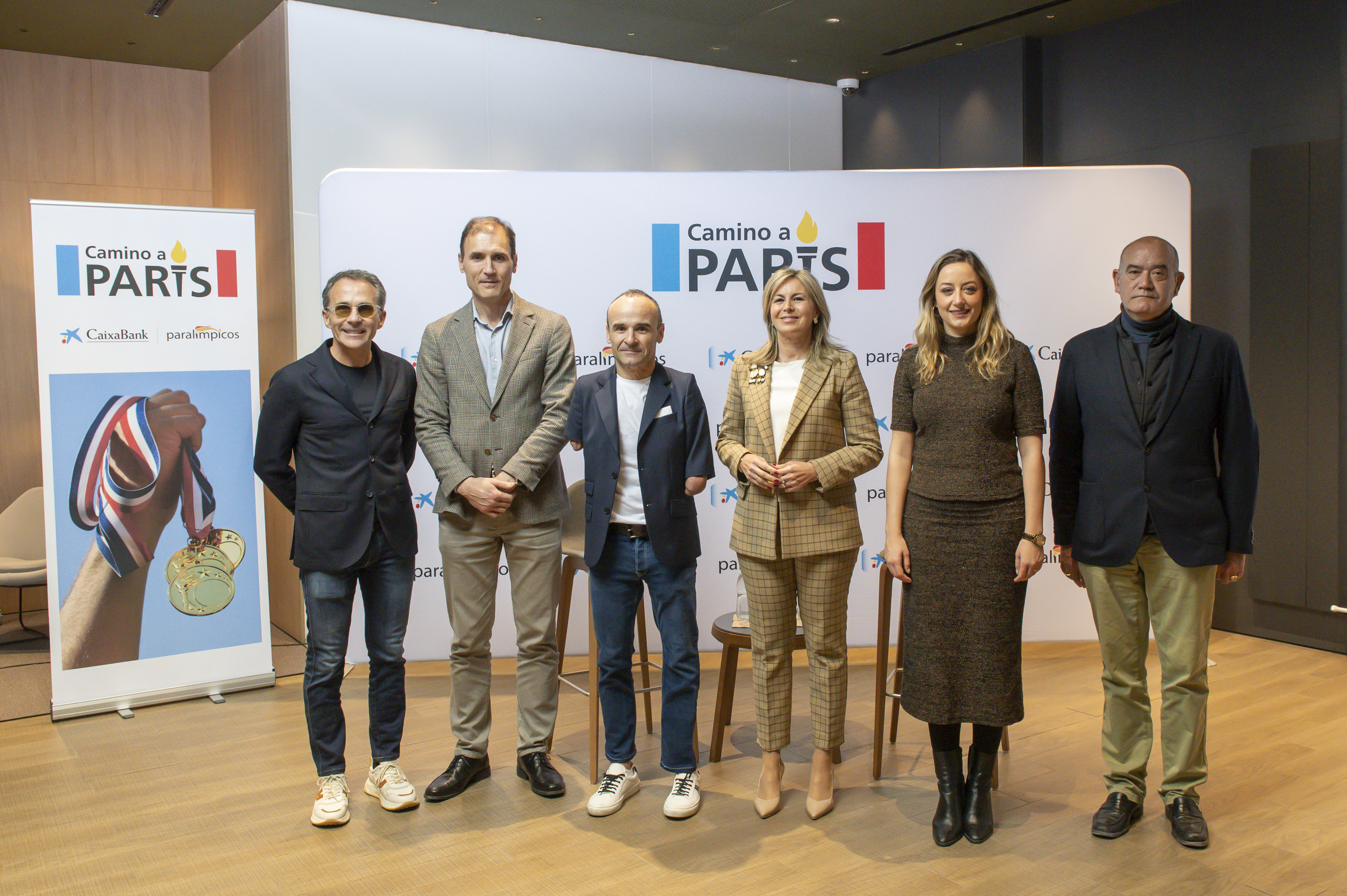 Christian García, periodista deportivo y moderador del acto, Luis Cervera, director general de Deporte de la Generalitat Valenciana, Ricardo Ten, atleta paralímpico, Olga García, directora territorial de CaixaBank en la Comunitat Valenciana y Región de Murcia, Rocío Gil, concejala de Deportes de València y Javier Copoví, director general de Discapacidad del Ayuntamiento de València.