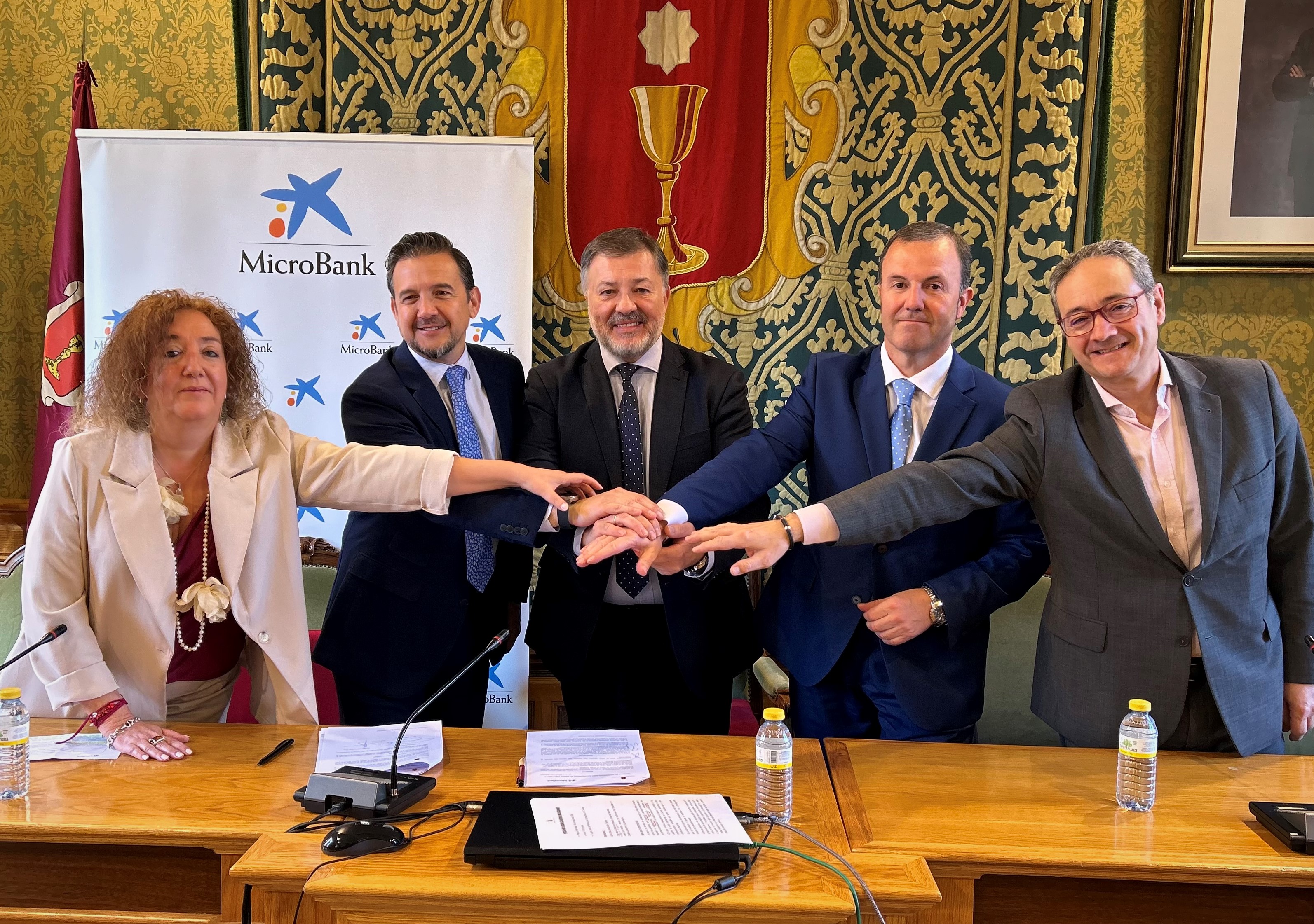 Firma Convenio Cuenca Microbank 1