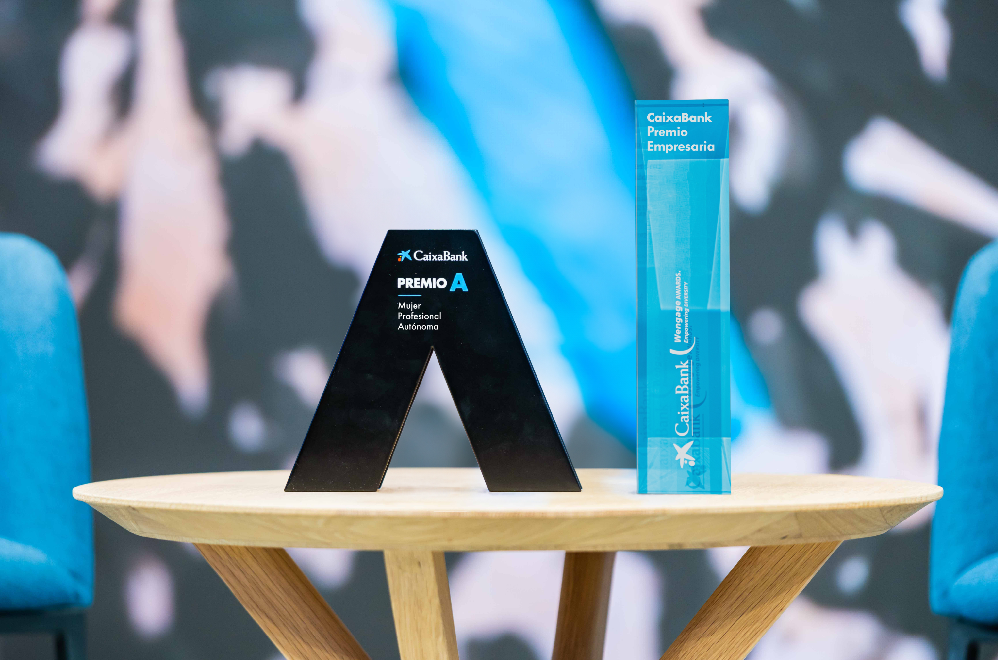 Trofeos del Premio A Mujer Profesional Autónoma y CaixaBank Premio Empresaria.
