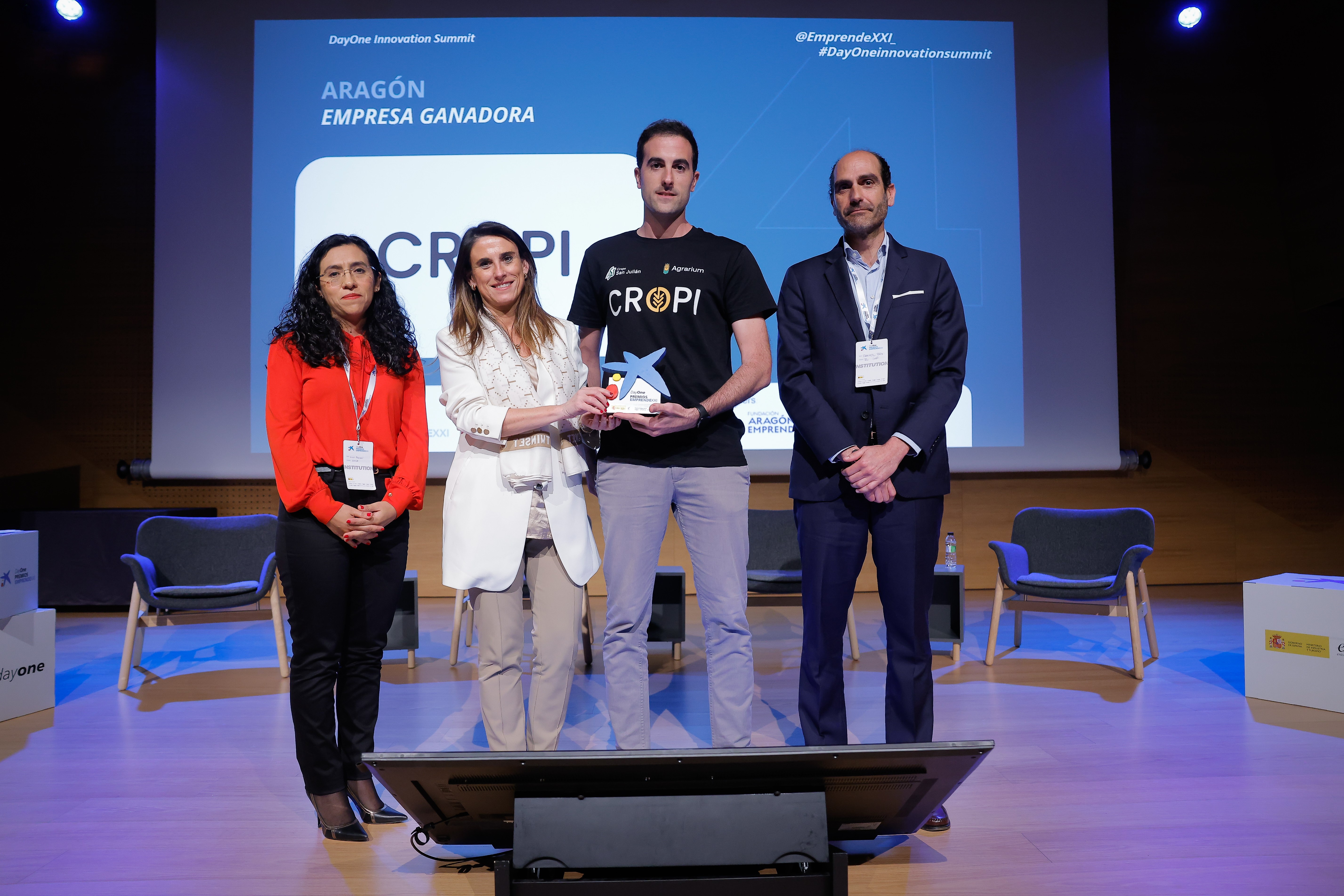 Javier Tejero, ganador EMPRENDENXX y autoridades
