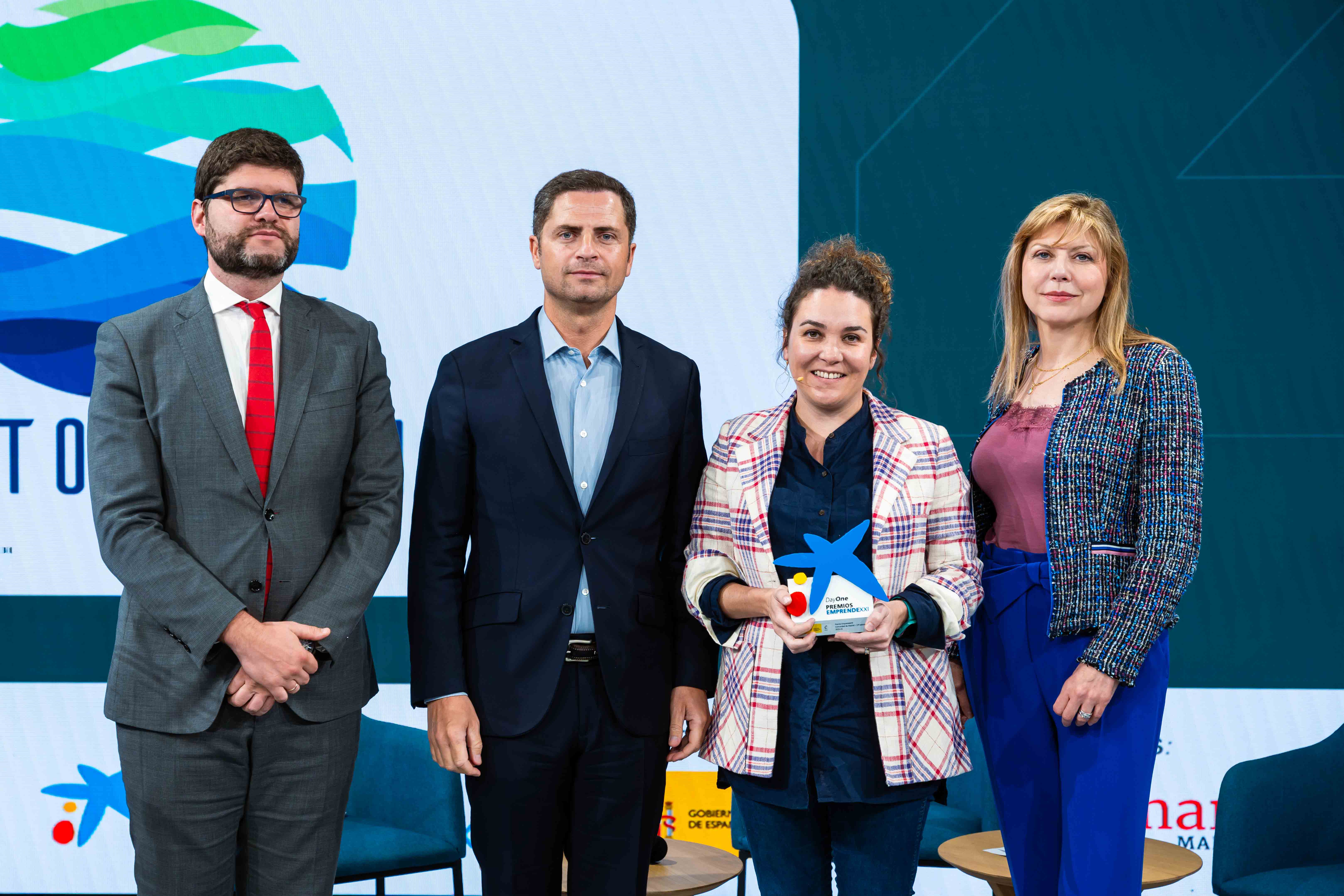 (De izda. a dcha.): Daniel Rodríguez, viceconsejero de Economía y Empleo de la Comunidad de Madrid; Borja Cabezón, CEO de ENISA; Raquel Parra, CEO de Captoplastic, y Mar Santana, directora de Banca de Empresas Madrid de CaixaBank.