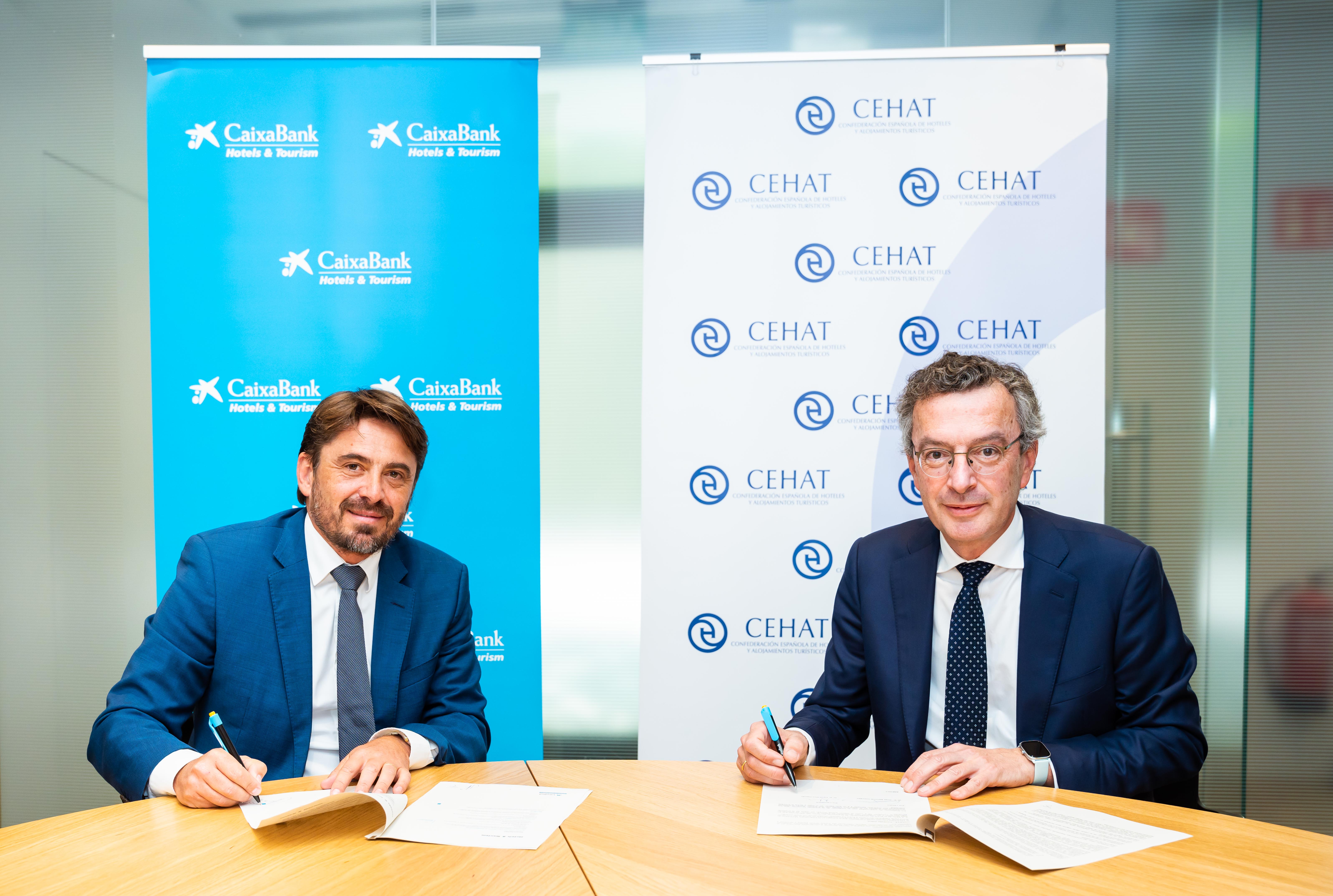 Jorge Marichal, presidente de CEHAT, y David Rico, director de CaixaBank Hotels&Tourism.