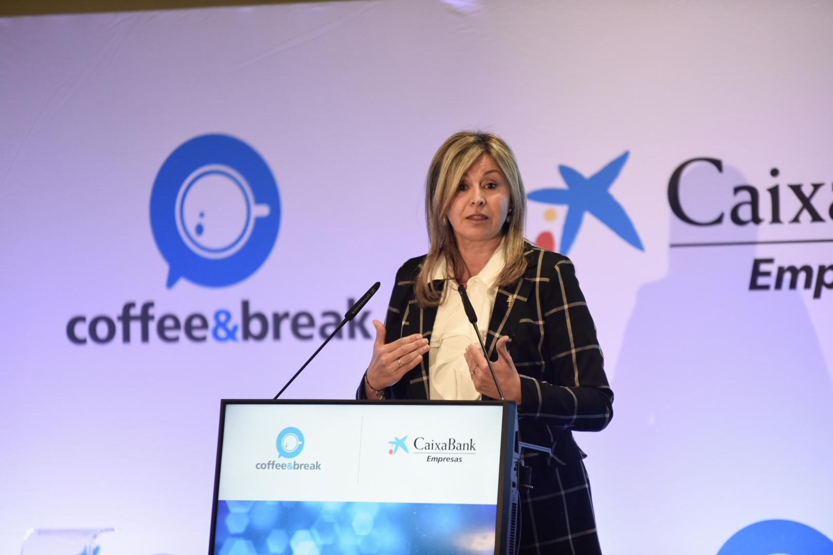 Olga García en el evento organizado por banca de Empresas de CaixaBank