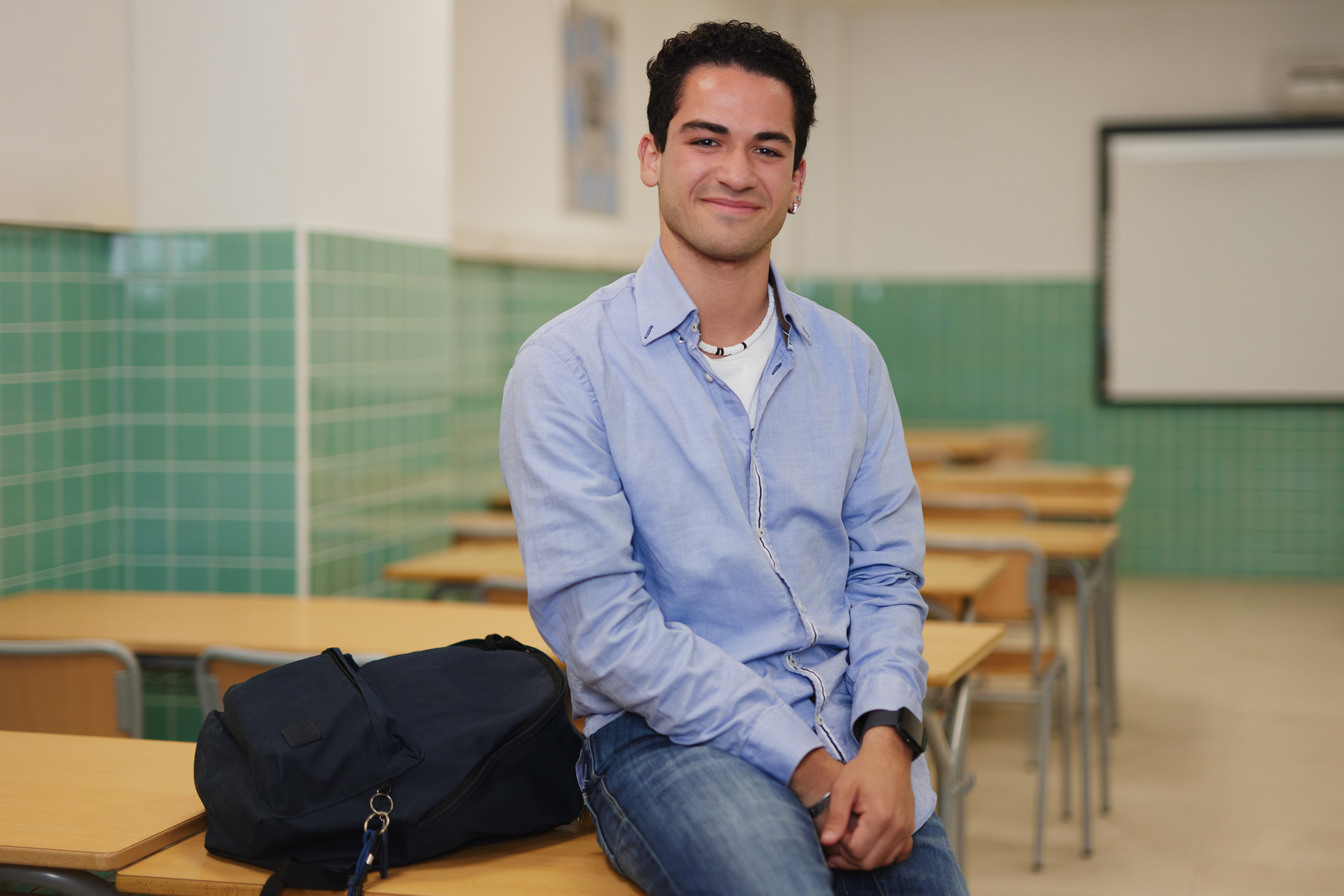 Cristian Morales, estudiante que ha financiado un grado de Ciencias del Mar con un préstamo de MicroBank.