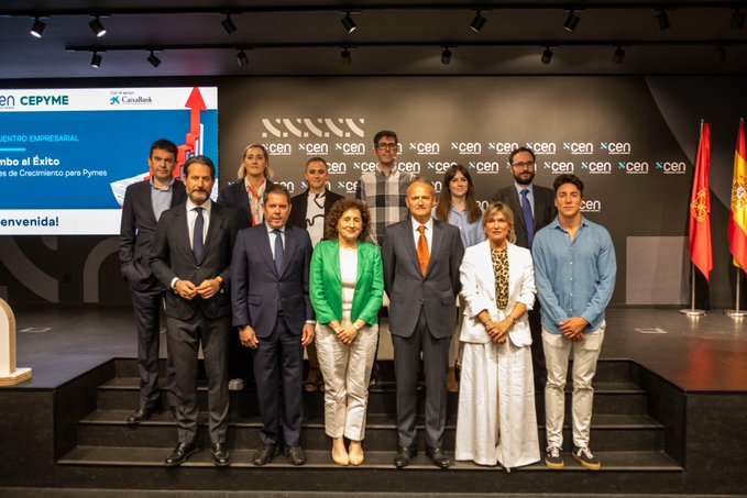Los participantes en la jornada de la CEN y CEPYME patrocinada por CaixaBank