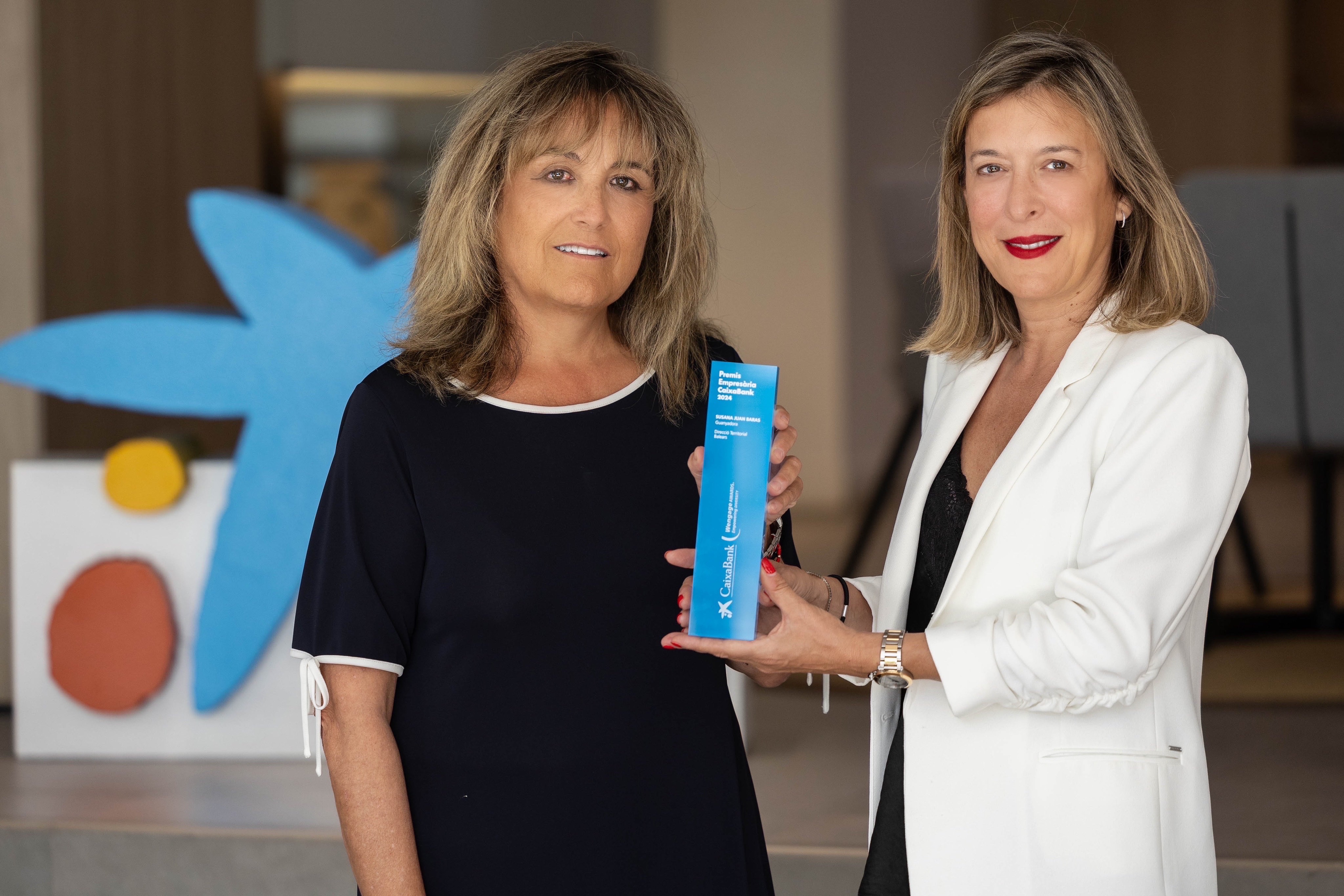 Susana Juan, consejera delegada de Invisa Hoteles y María Cruz Rivera, directora territorial de CaixaBank en Baleares.