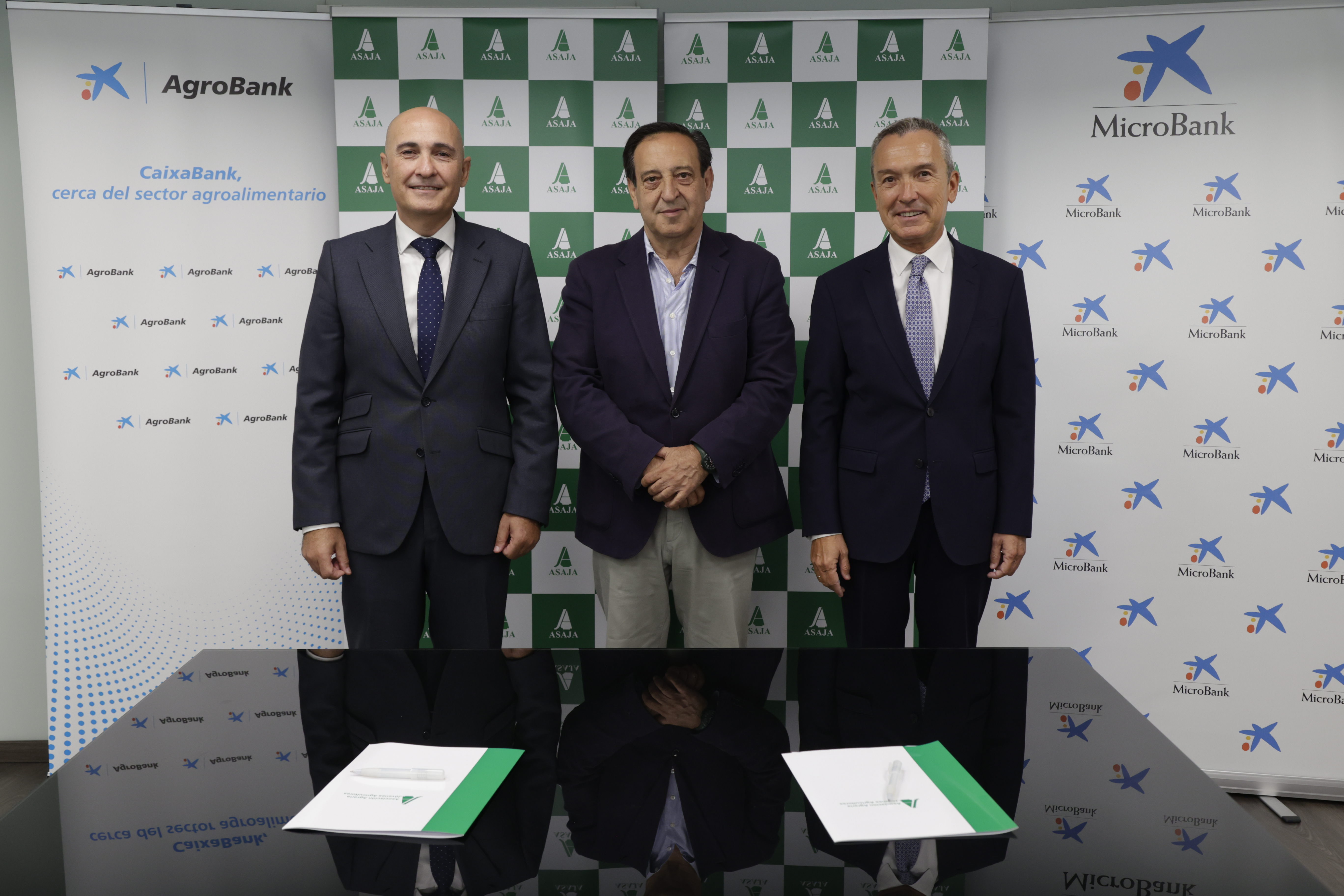 Jaime Campos, Pedro Barato y Juan Carlos Gallego, en la firma del convenio.