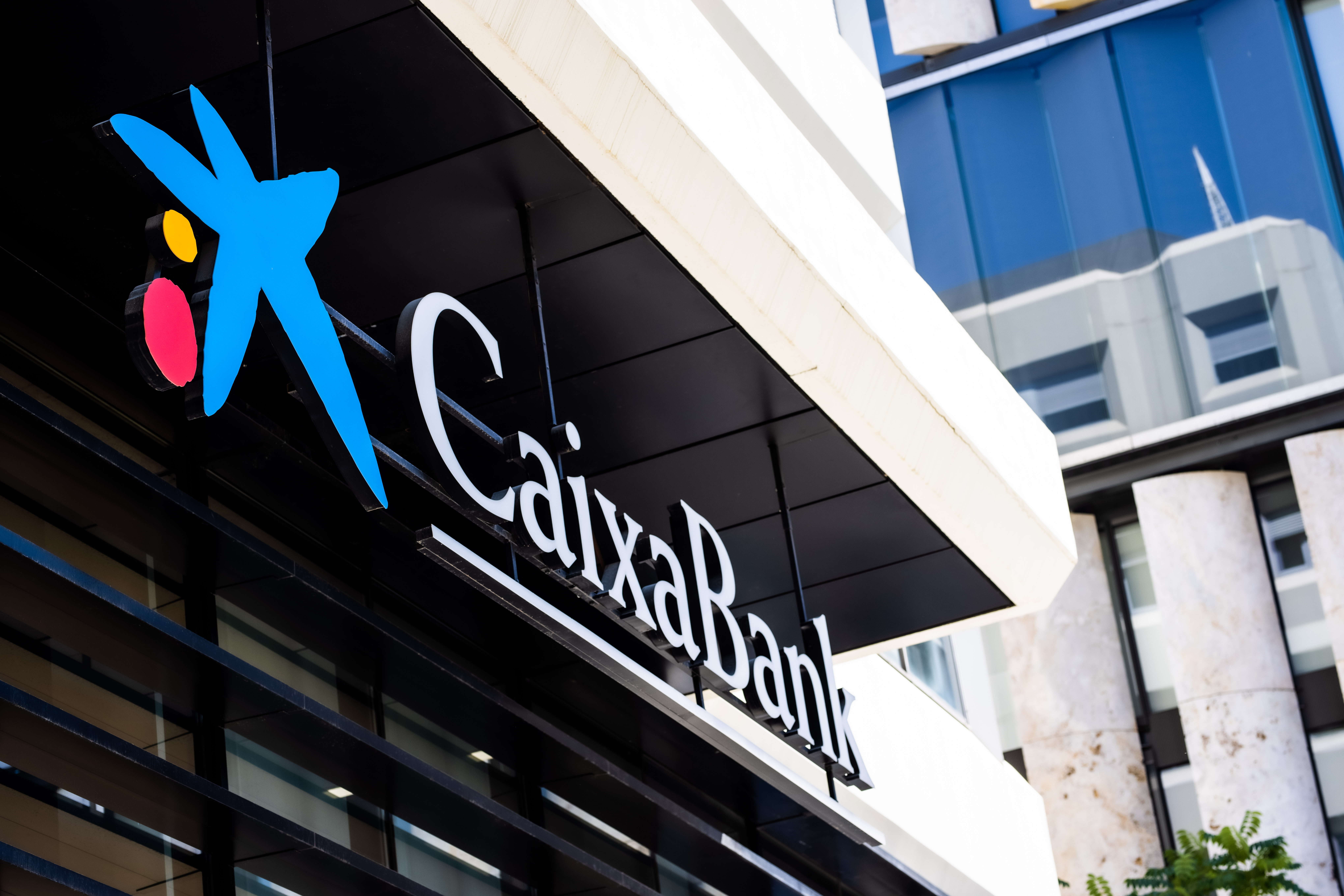 CaixaBank bate su récord histórico en Andalucía y supera las 907.000 nóminas domiciliadas.