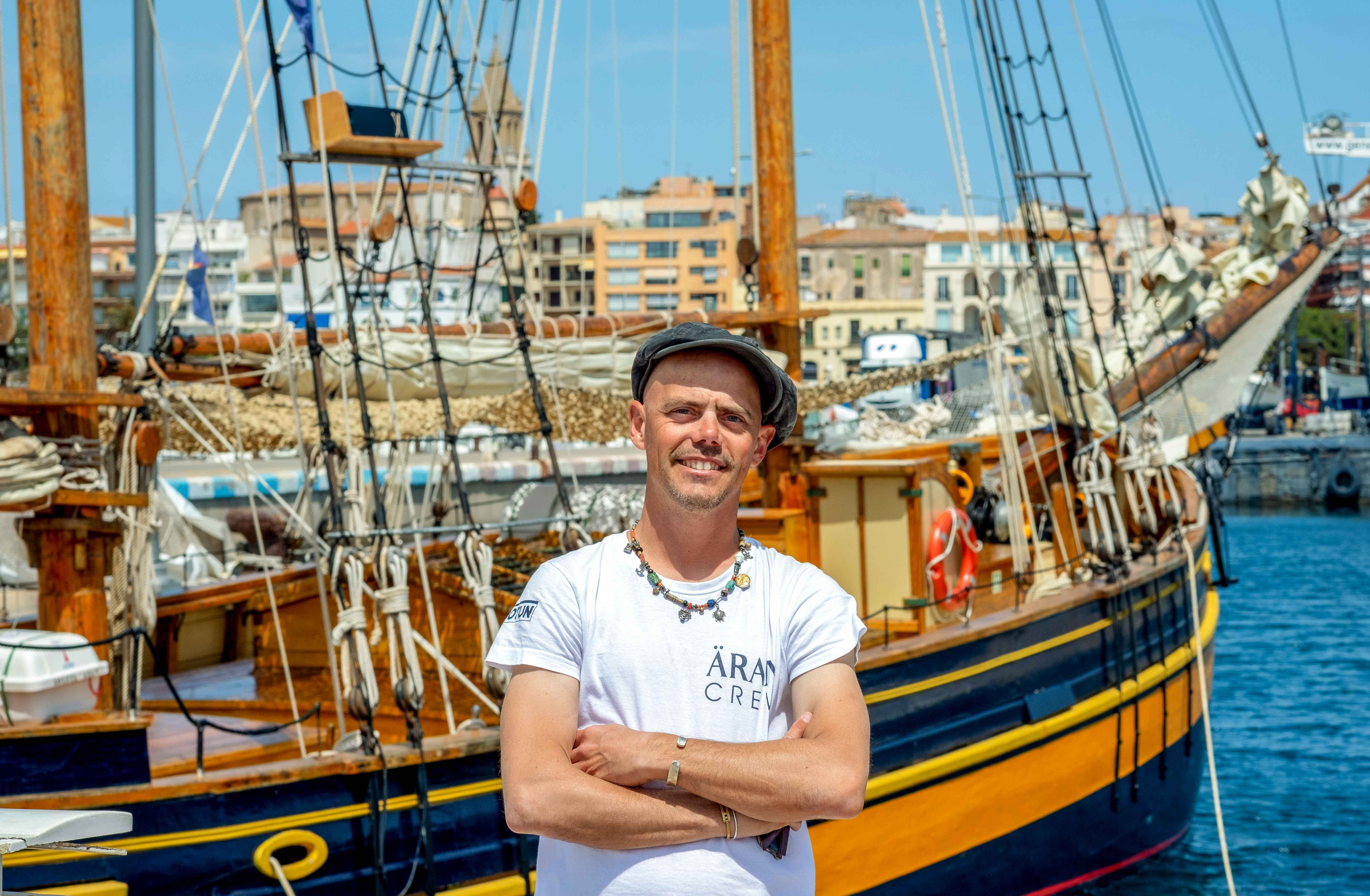 Pau Titania, an entrepreneur who set up a tourism business with a schooner on the Costa Brava with the support of MicroBank.