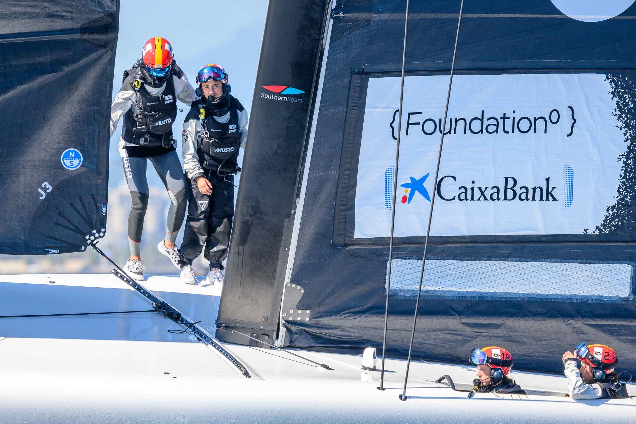 La tripulació del Sail Team BCN completa l'entrenament oficial previ a la primera competició femenina de la Copa Amèrica.
