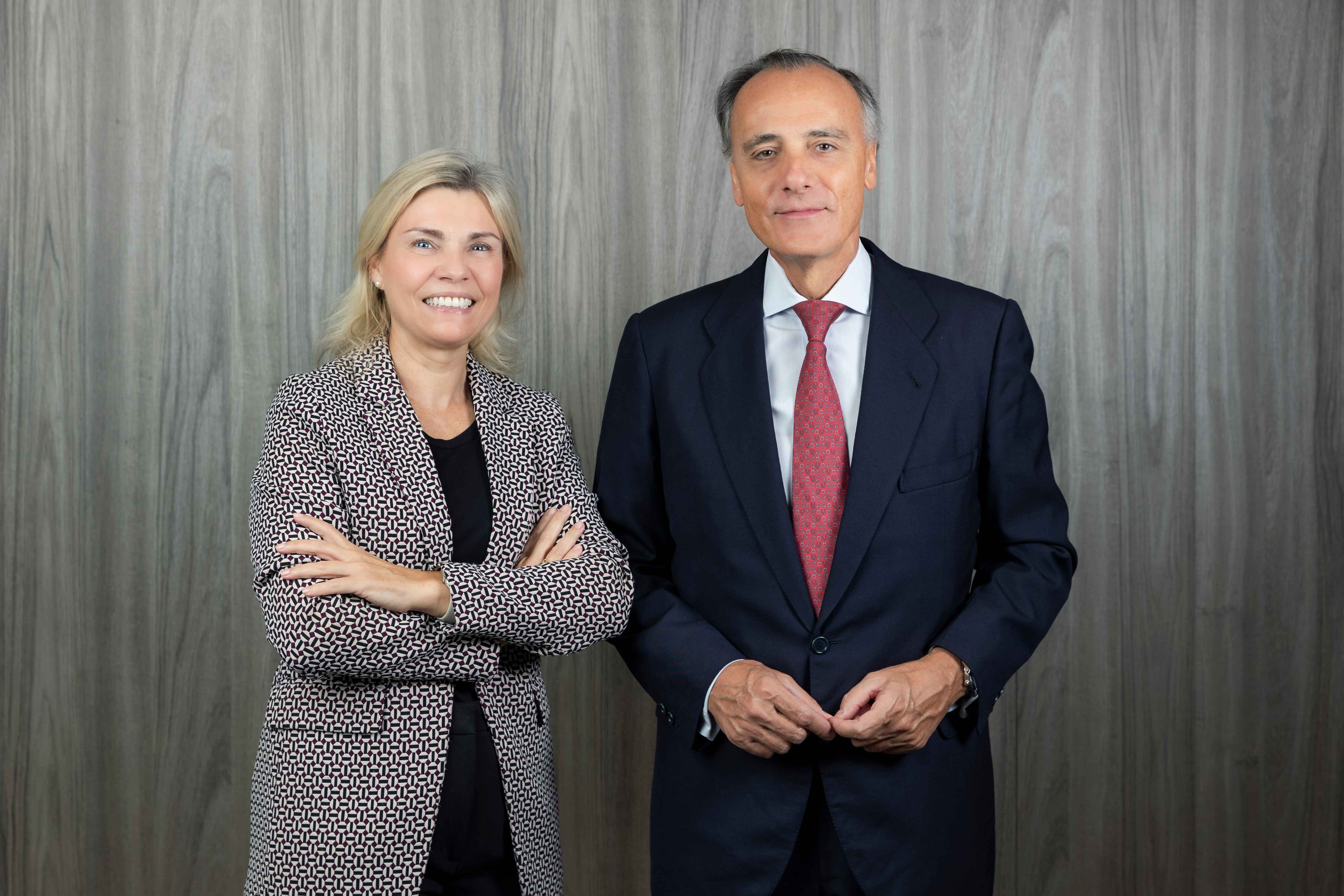 Belén Martín, Head of CaixaBank Private Banking, and Juan Gandarias, chairman of CaixaBank Wealth Management Luxembourg.