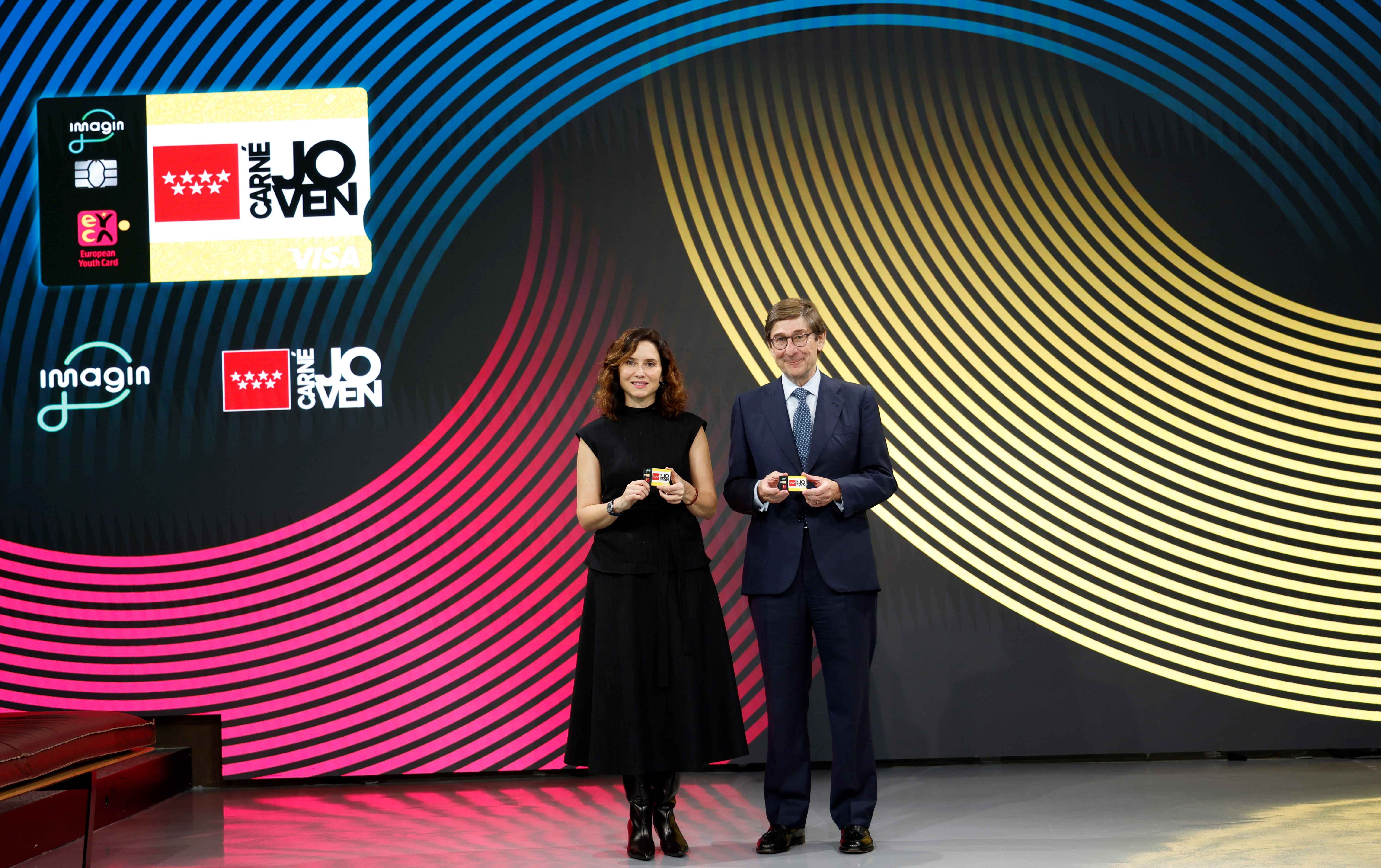 Isabel Díaz Ayuso, presidenta de la Comunidad de Madrid, y José Ignacio Goirigolzarri, presidente de CaixaBank.