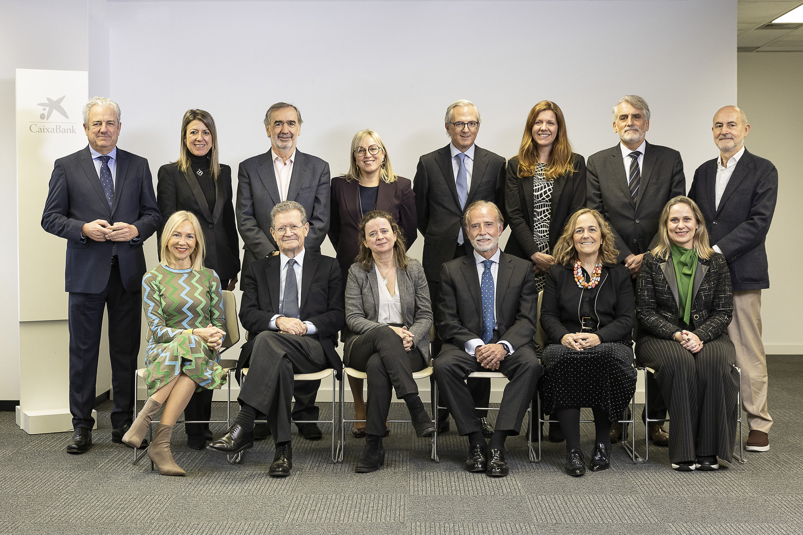 Miembros del Comité Consultivo con Javier Pano, director Financiero, y Marta Noguer, directora de Relación con Inversores y Accionistas.