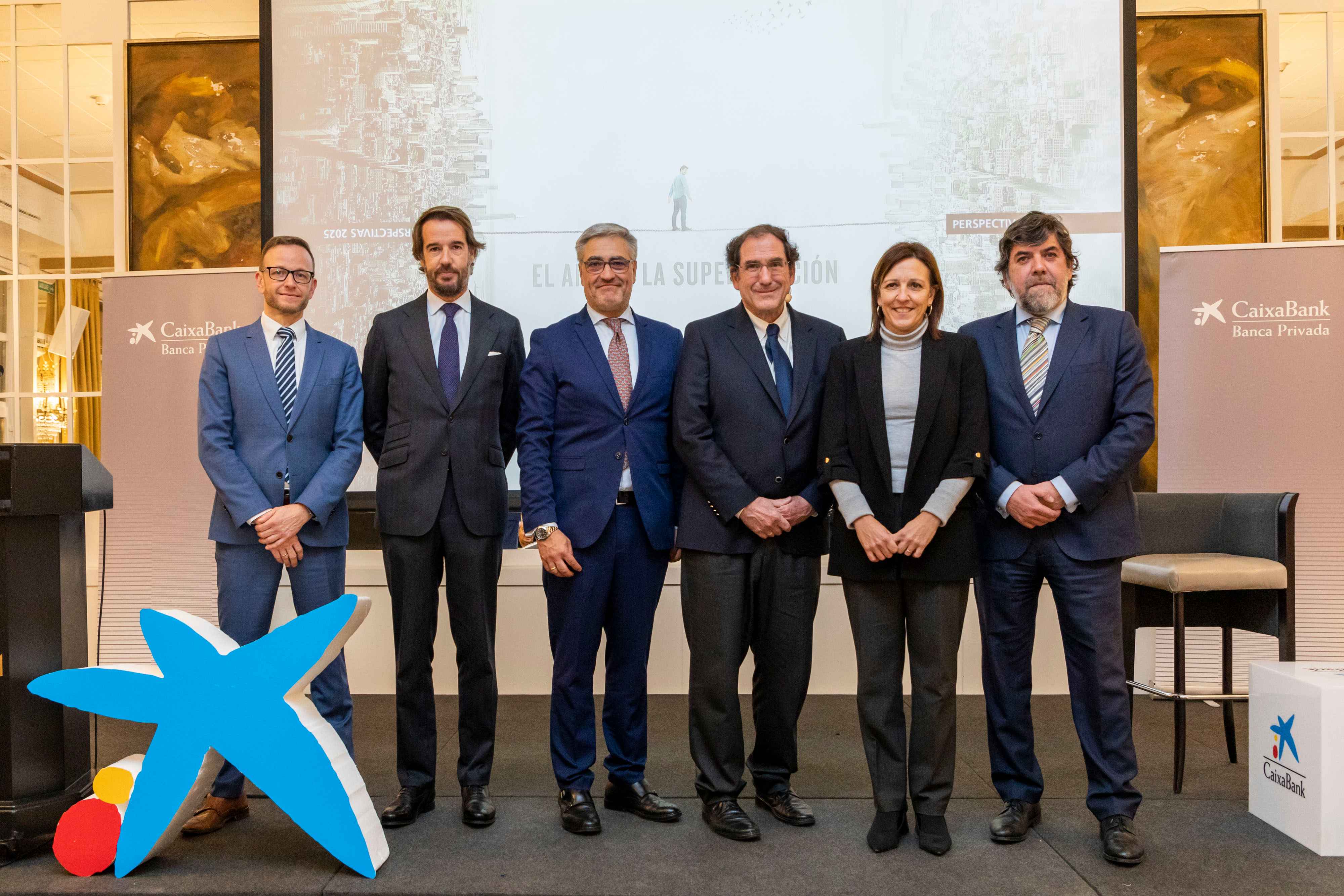 Andrés Aguirre, director del centro de Banca Privada AIO Pamplona; Daniel Rubio, director del centro de Banca Privada San Fermín; Alfonso Sánchez, director comercial de Banca Privada de la DT Ebro de CaixaBank; Santiago Rubio, director de Estrategia de Inversión de CaixaBank AM; Celia Torio, directora comercial de Navarra DT Ebro; y José Antonio Melero, director centro Banca Privada Wealth.